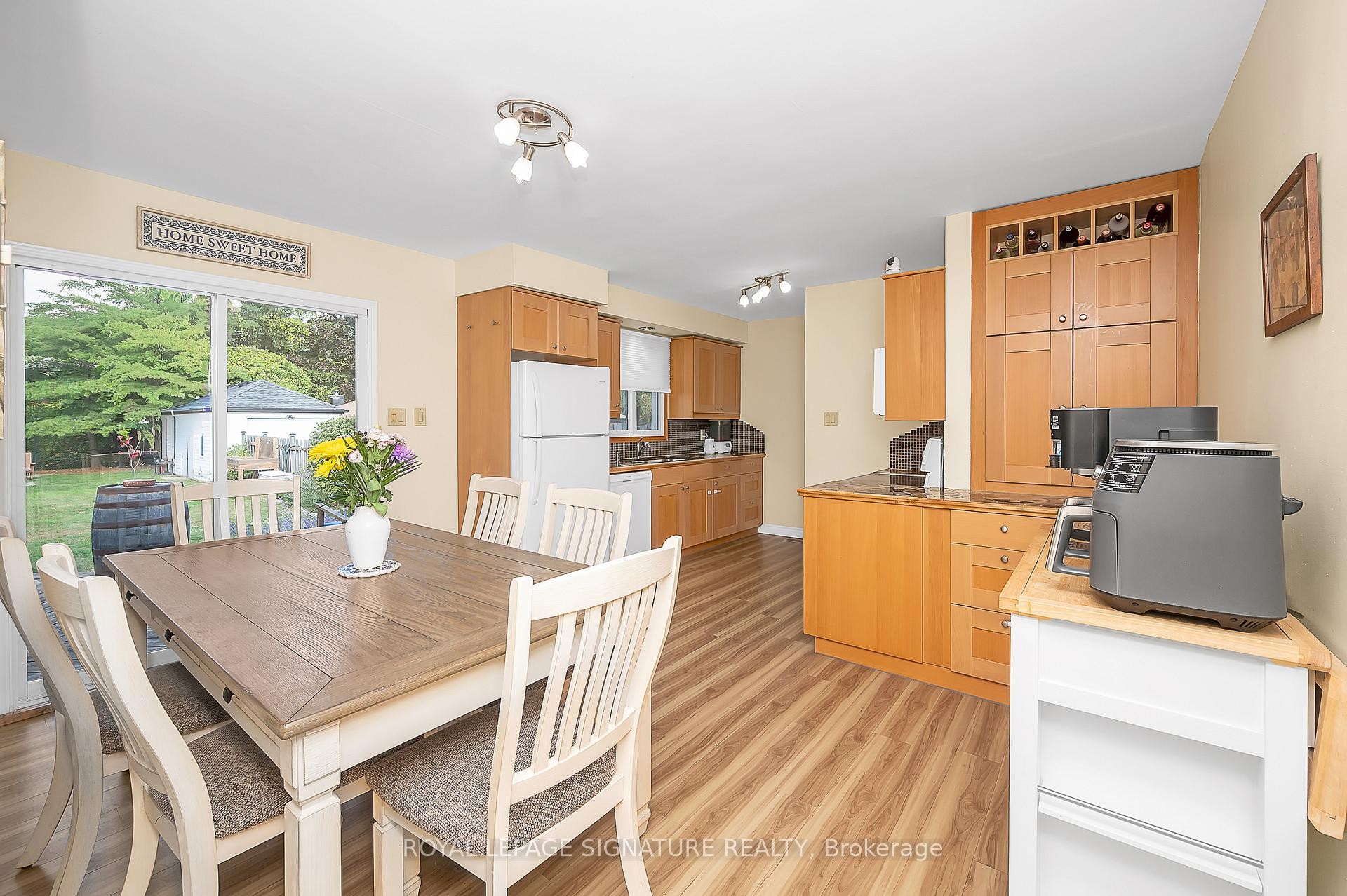 









43


Lake

Avenue North,
Hamilton,




ON
L8E 1L2

