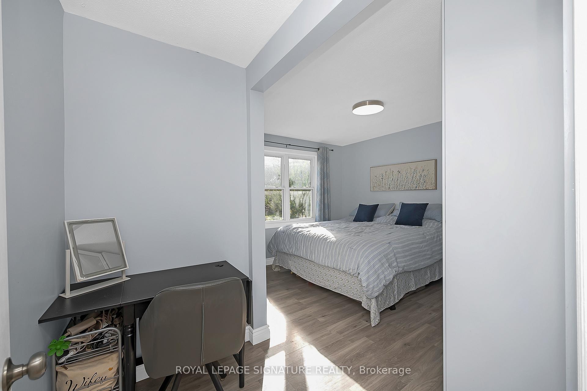 









43


Lake

Avenue North,
Hamilton,




ON
L8E 1L2

