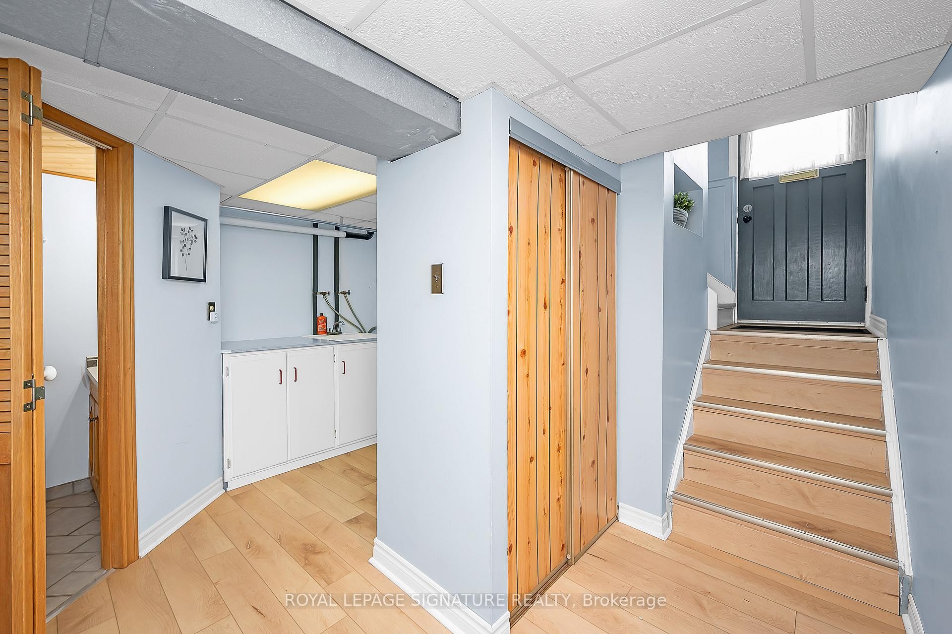 









43


Lake

Avenue North,
Hamilton,




ON
L8E 1L2

