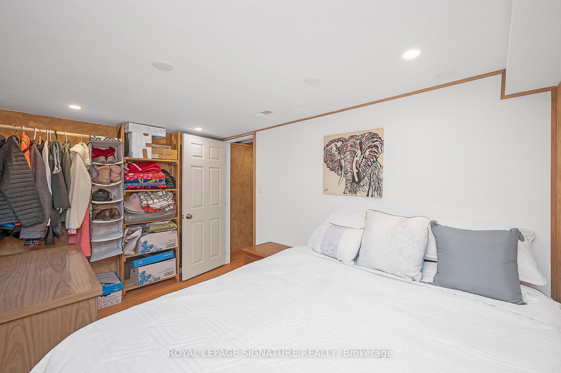 









43


Lake

Avenue North,
Hamilton,




ON
L8E 1L2

