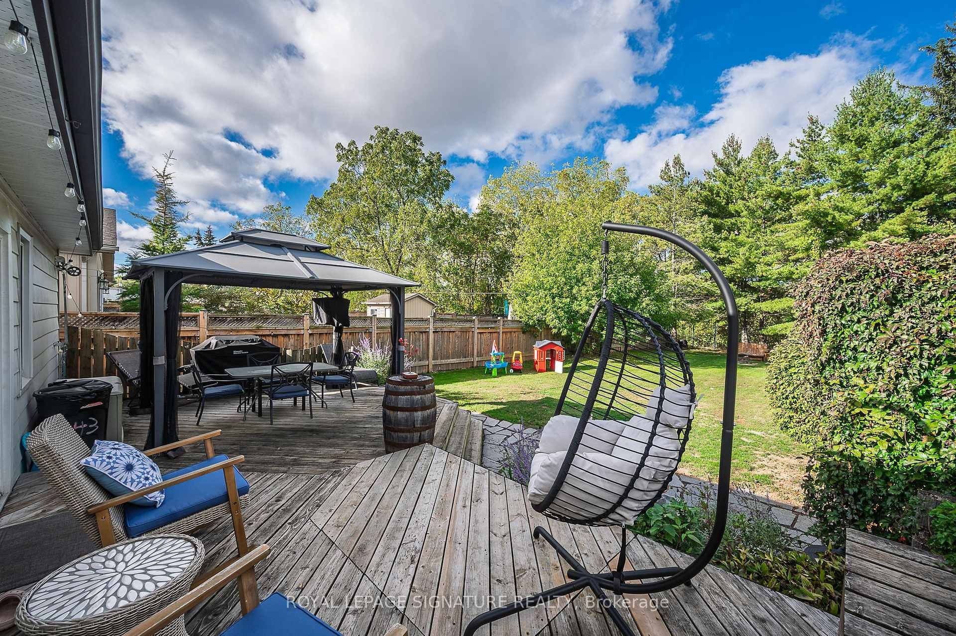 









43


Lake

Avenue North,
Hamilton,




ON
L8E 1L2

