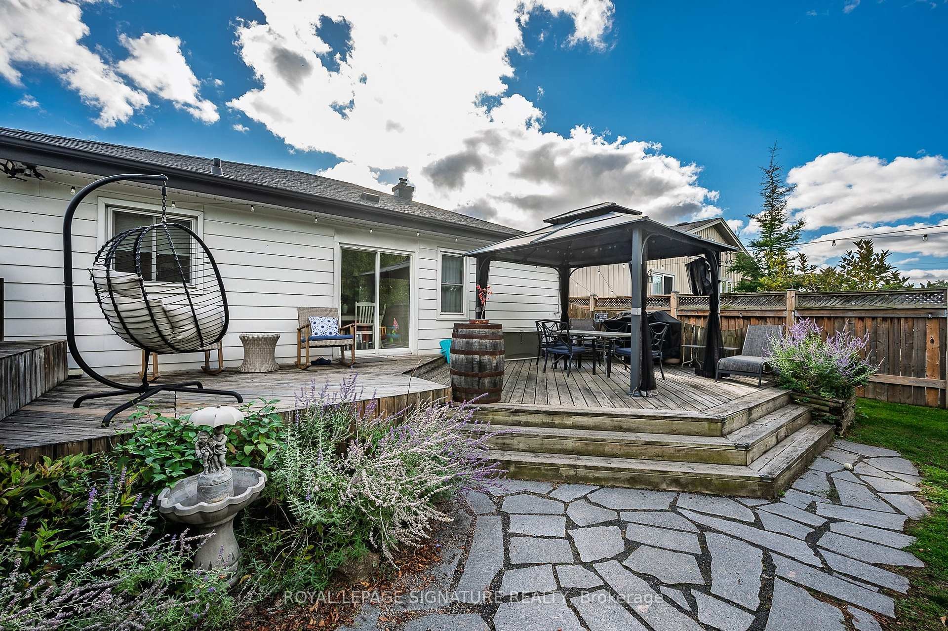 









43


Lake

Avenue North,
Hamilton,




ON
L8E 1L2

