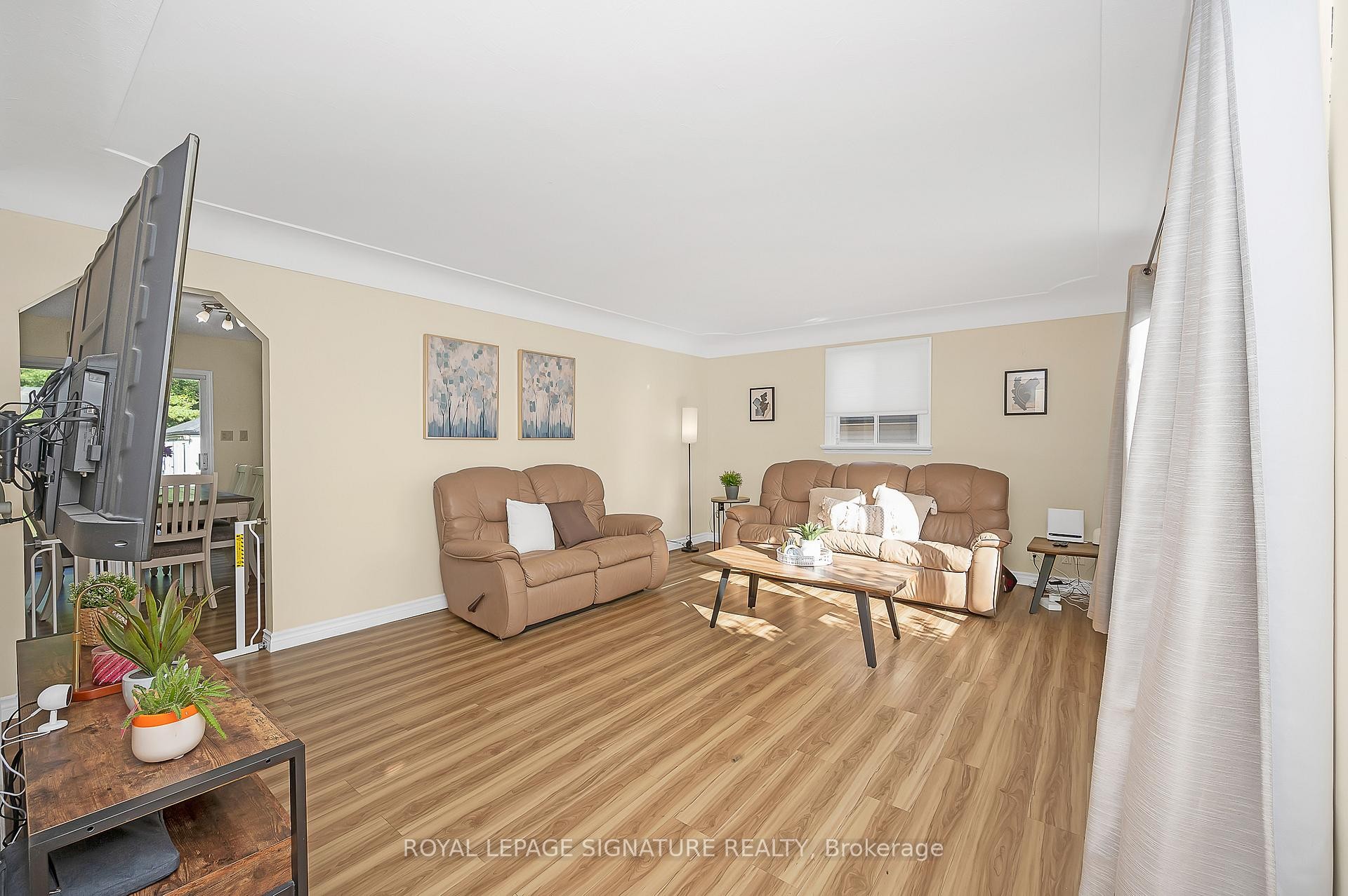 









43


Lake

Avenue North,
Hamilton,




ON
L8E 1L2

