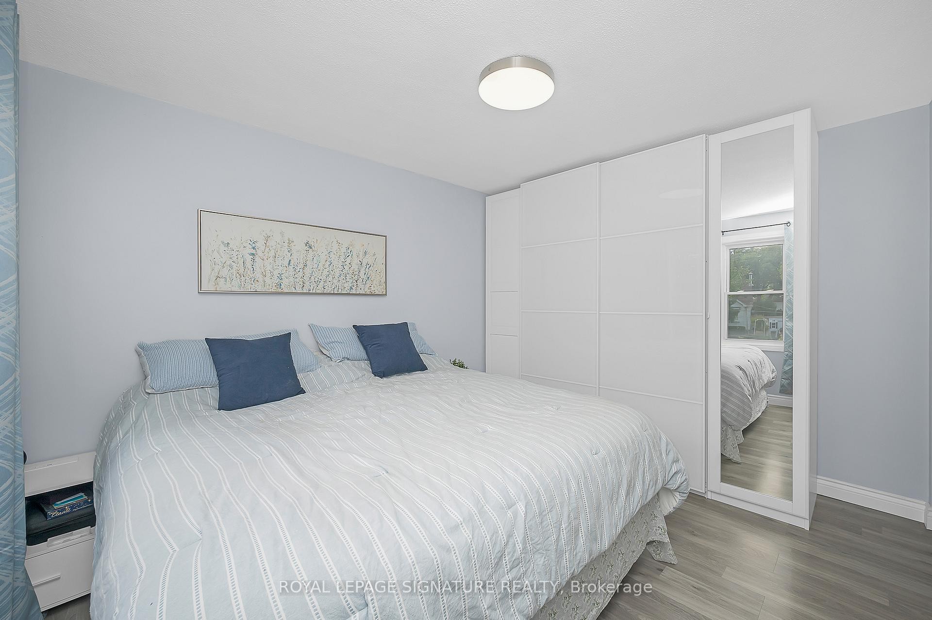 









43


Lake

Avenue North,
Hamilton,




ON
L8E 1L2

