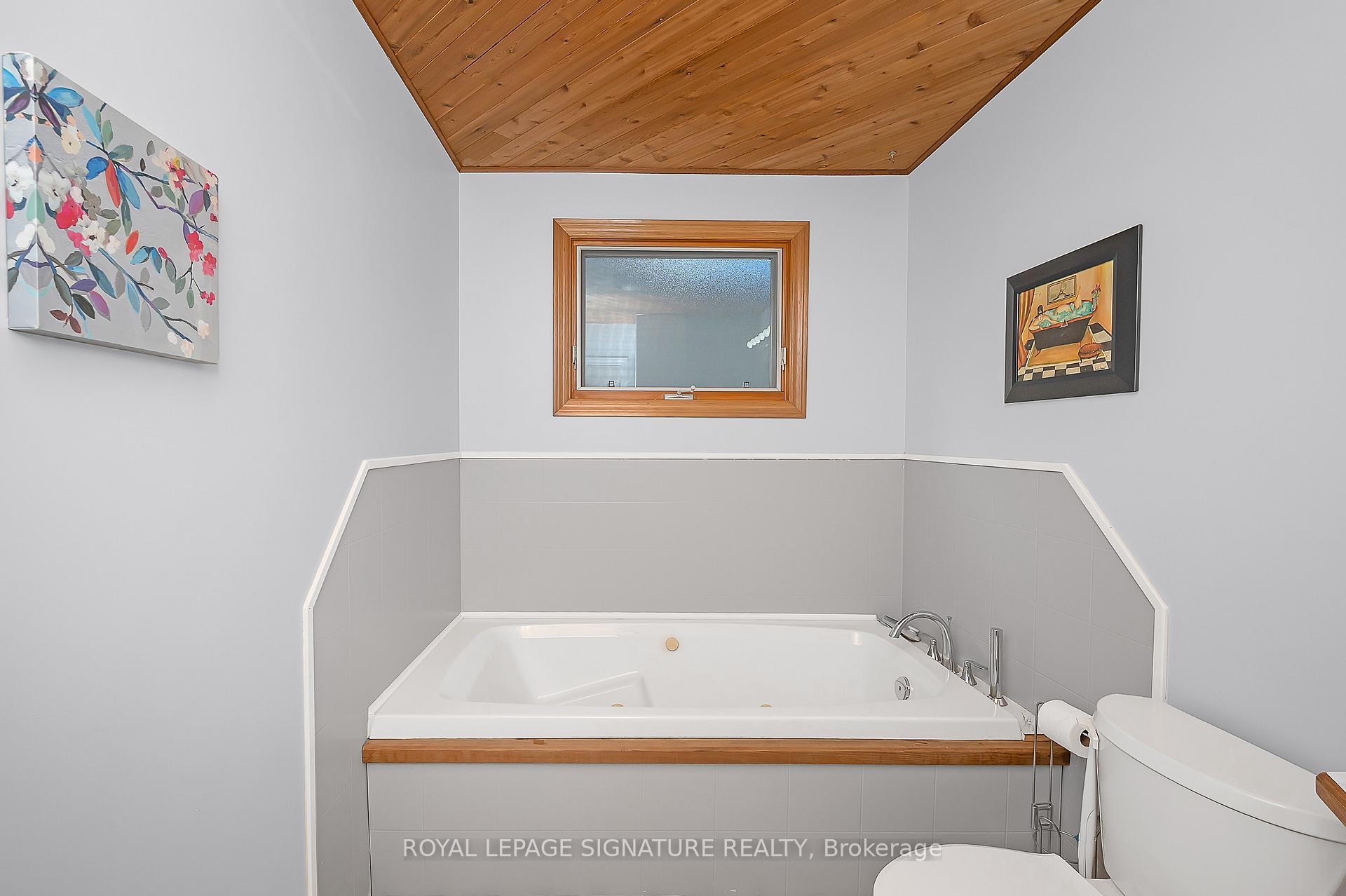 









43


Lake

Avenue North,
Hamilton,




ON
L8E 1L2

