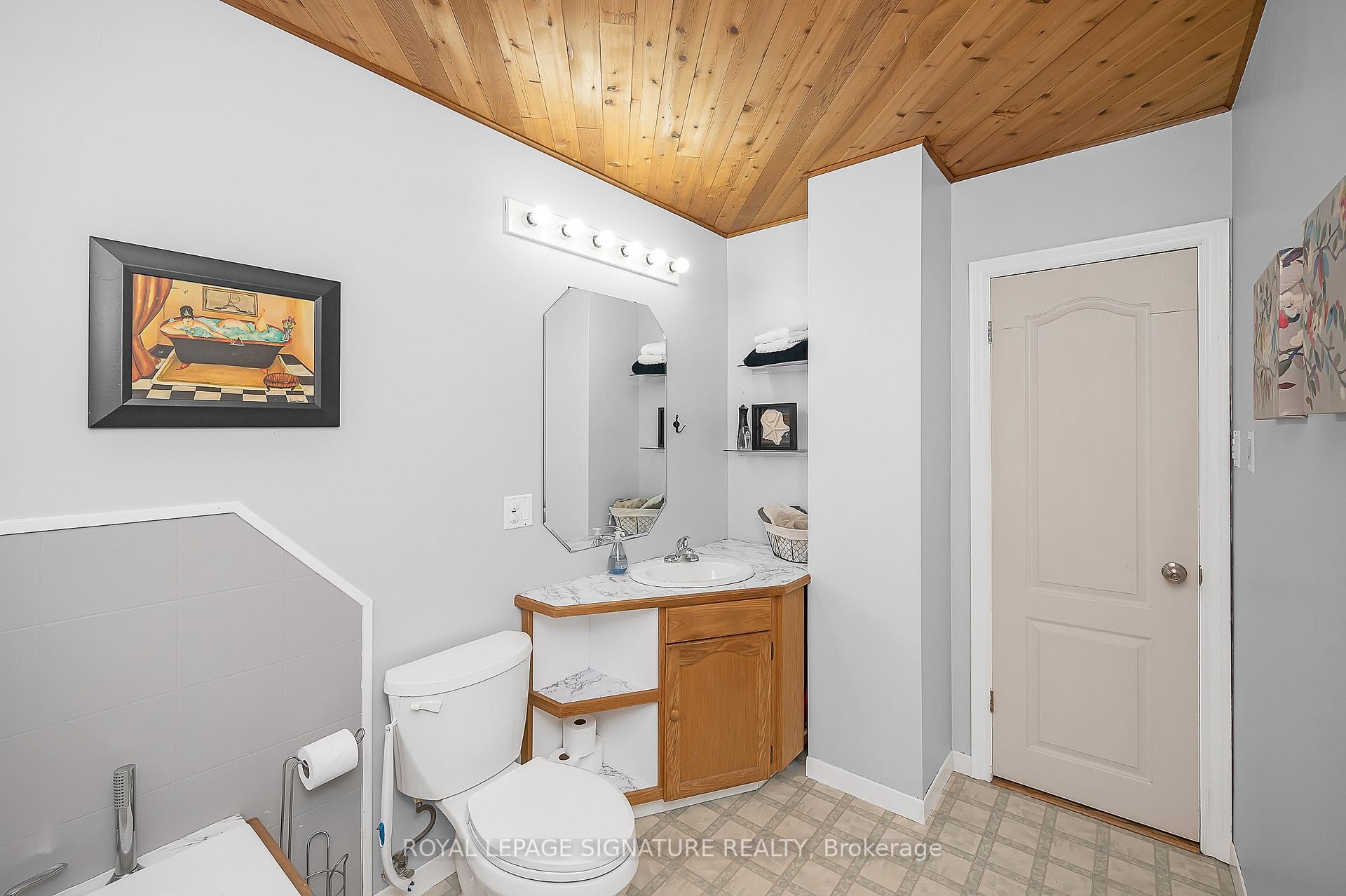 









43


Lake

Avenue North,
Hamilton,




ON
L8E 1L2

