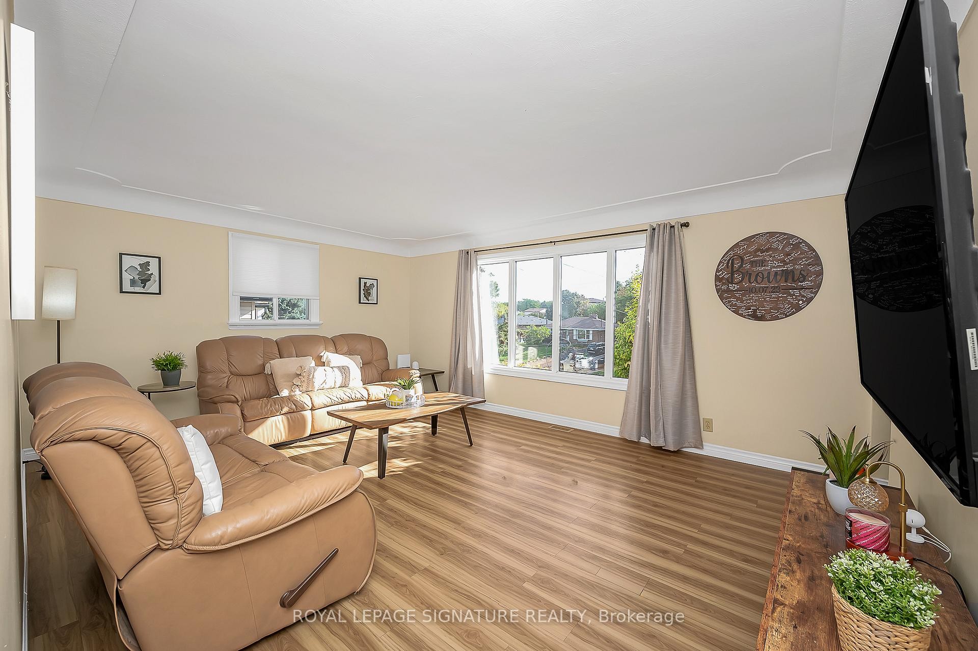 









43


Lake

Avenue North,
Hamilton,




ON
L8E 1L2

