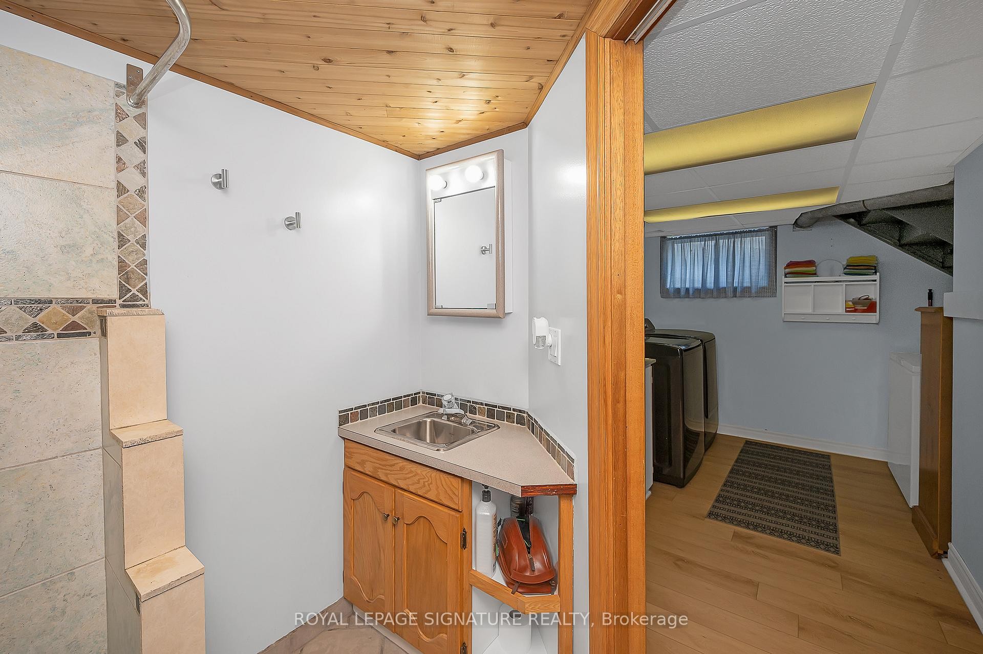 









43


Lake

Avenue North,
Hamilton,




ON
L8E 1L2

