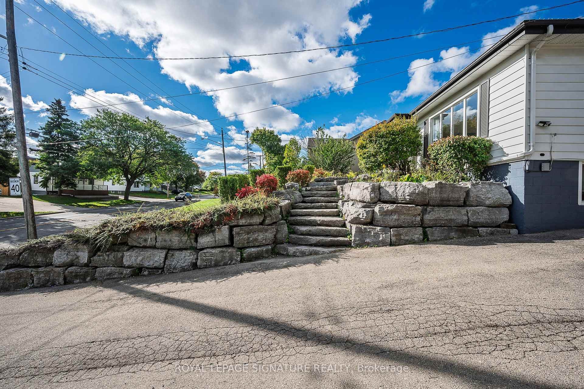 









43


Lake

Avenue North,
Hamilton,




ON
L8E 1L2

