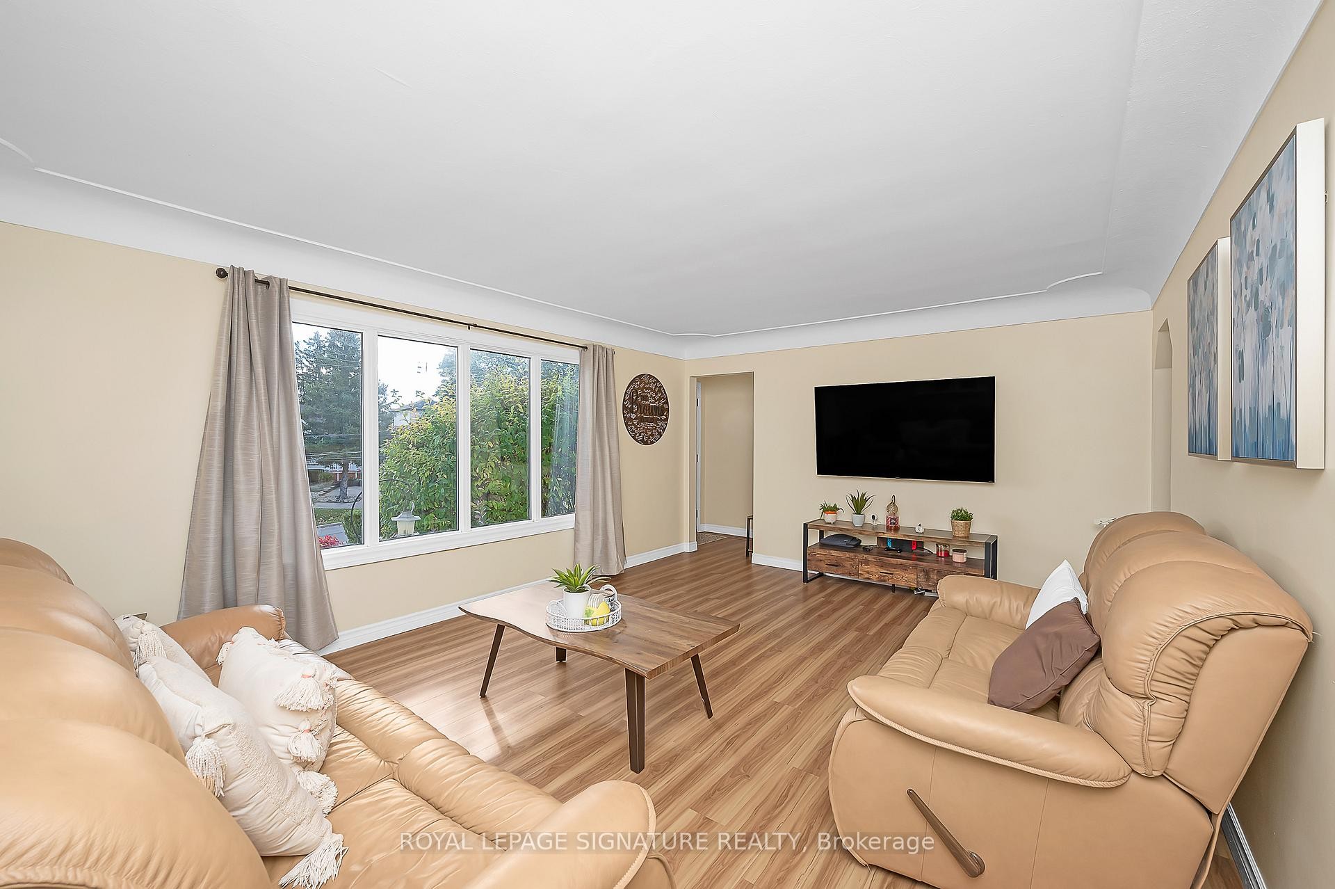 









43


Lake

Avenue North,
Hamilton,




ON
L8E 1L2

