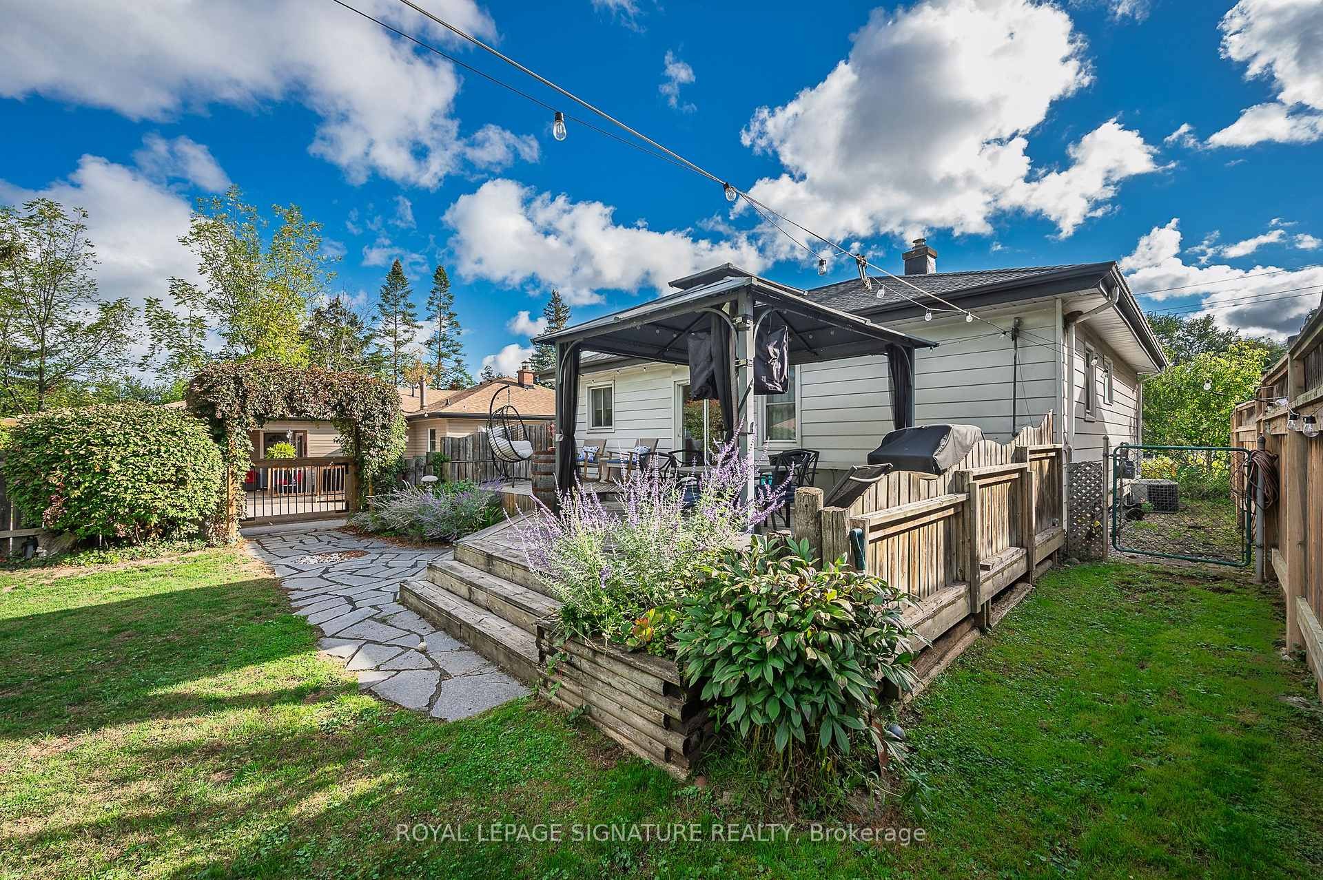 









43


Lake

Avenue North,
Hamilton,




ON
L8E 1L2

