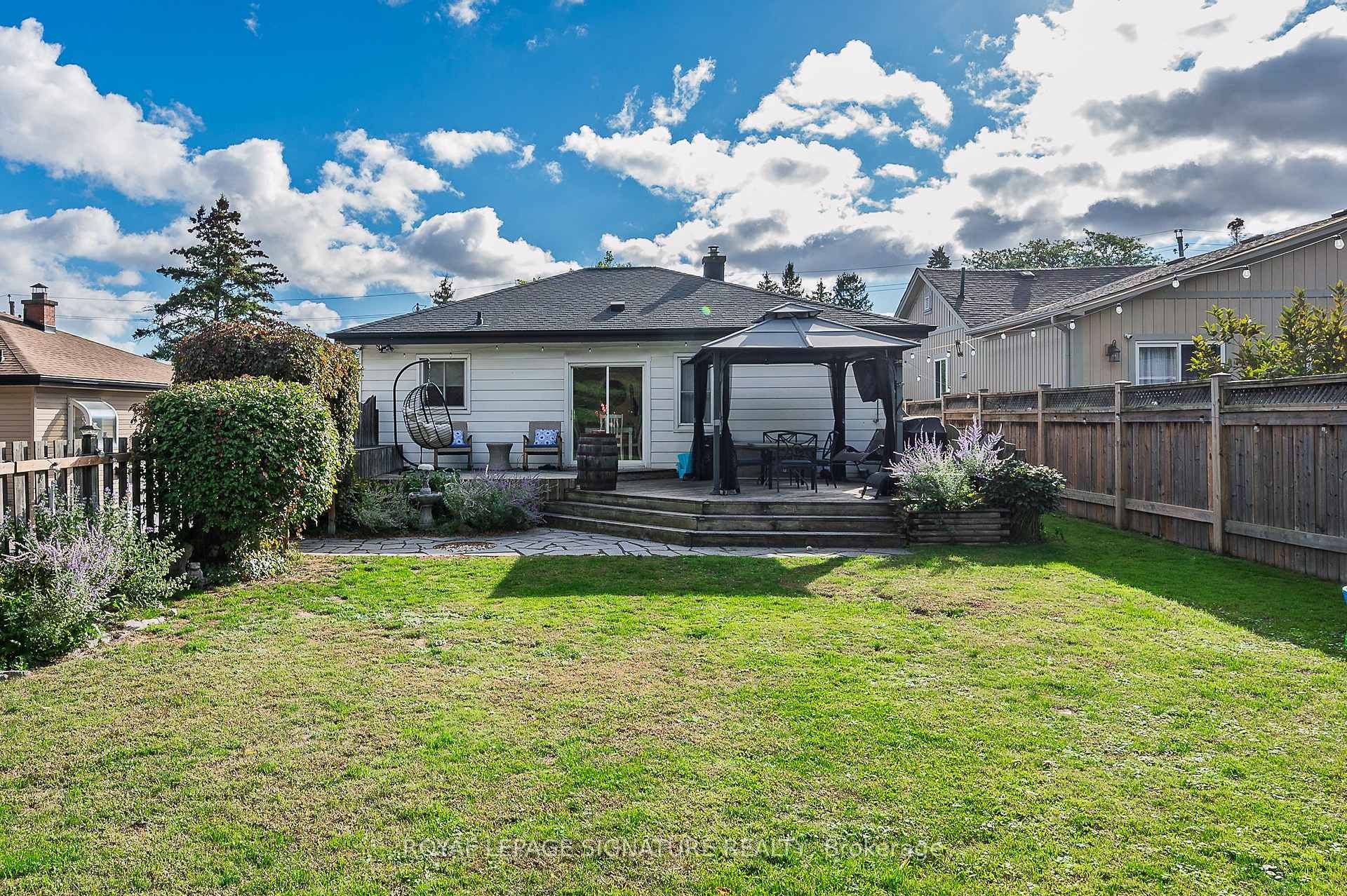 









43


Lake

Avenue North,
Hamilton,




ON
L8E 1L2

