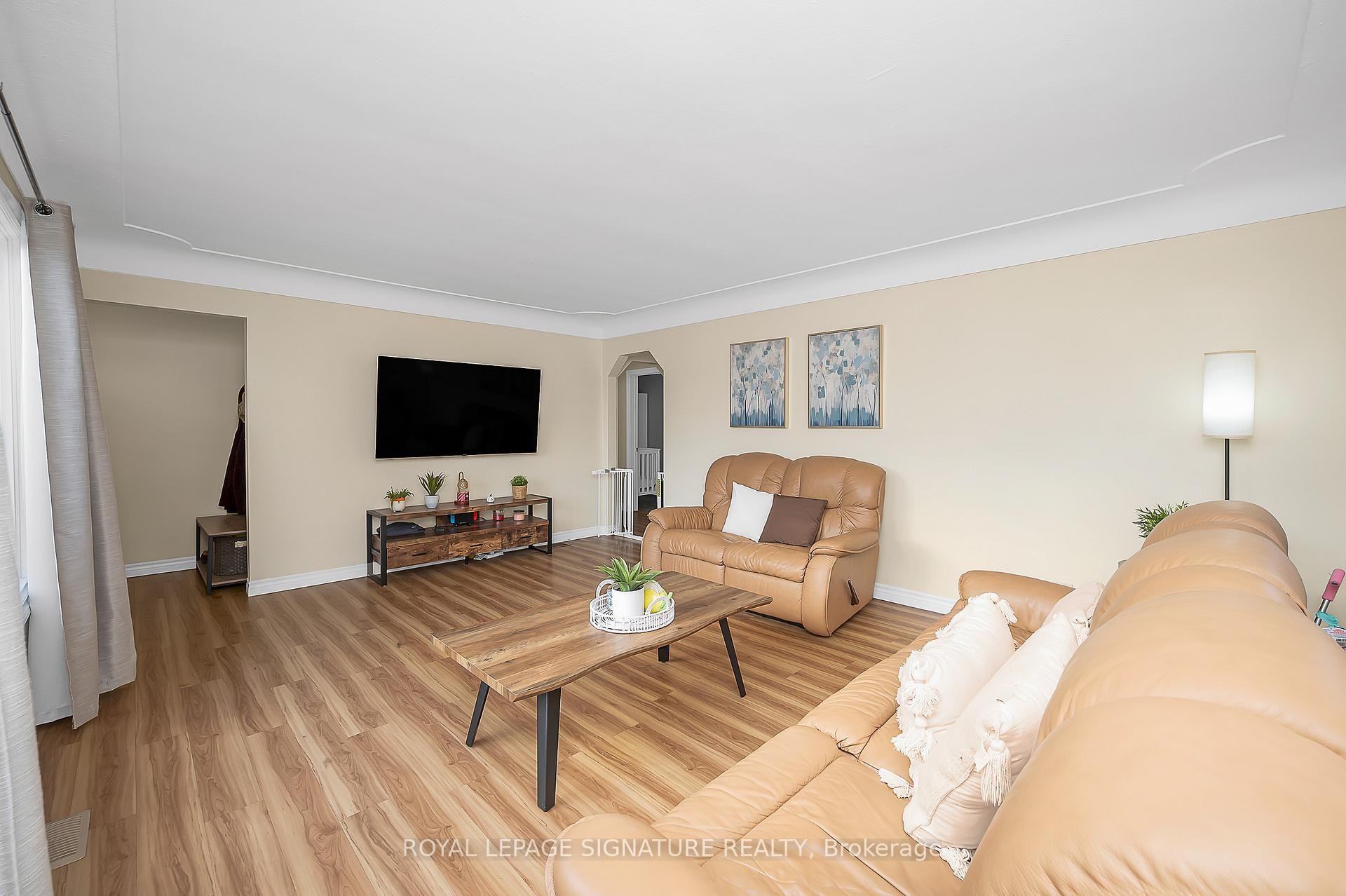 









43


Lake

Avenue North,
Hamilton,




ON
L8E 1L2

