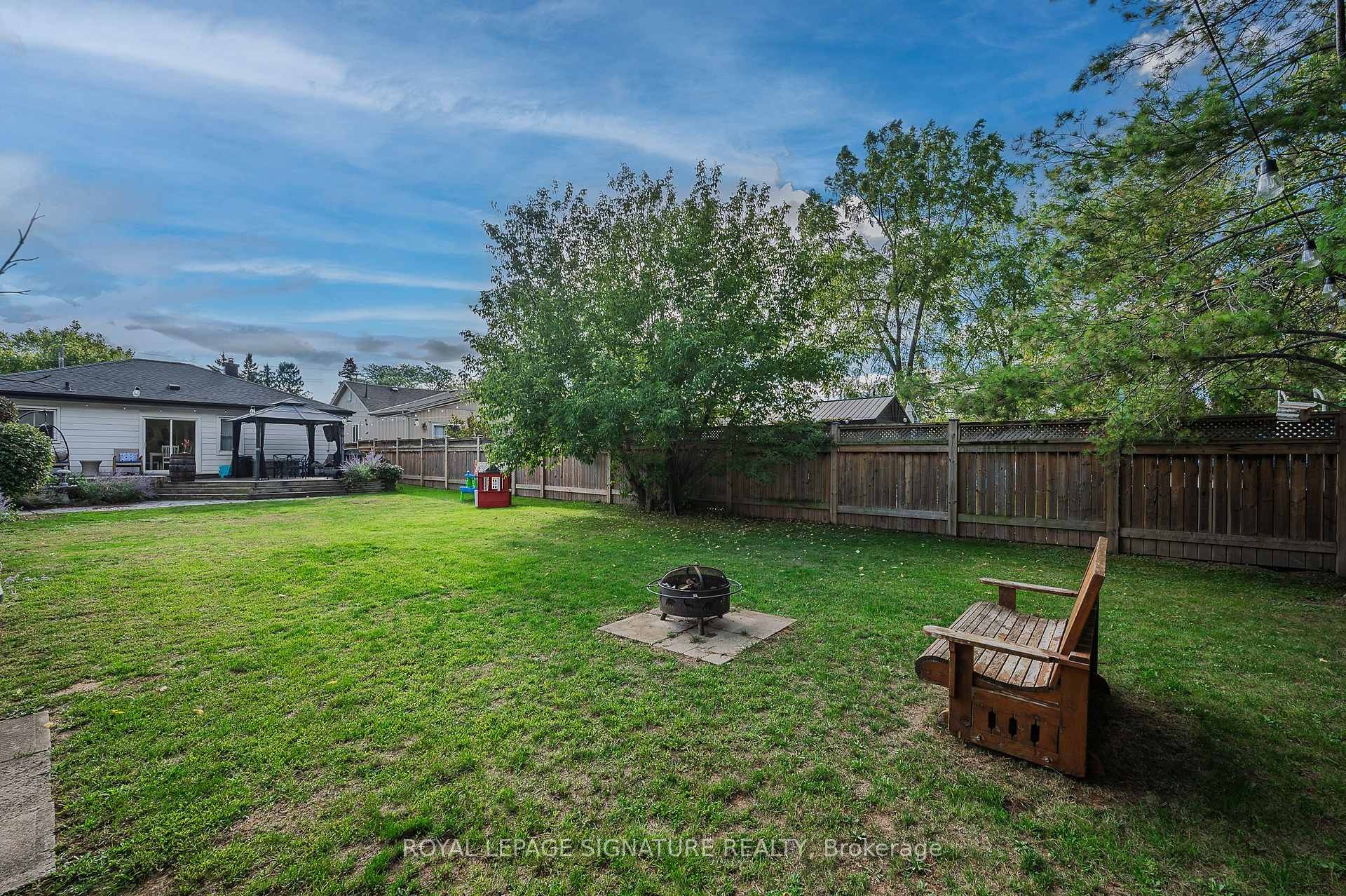 









43


Lake

Avenue North,
Hamilton,




ON
L8E 1L2

