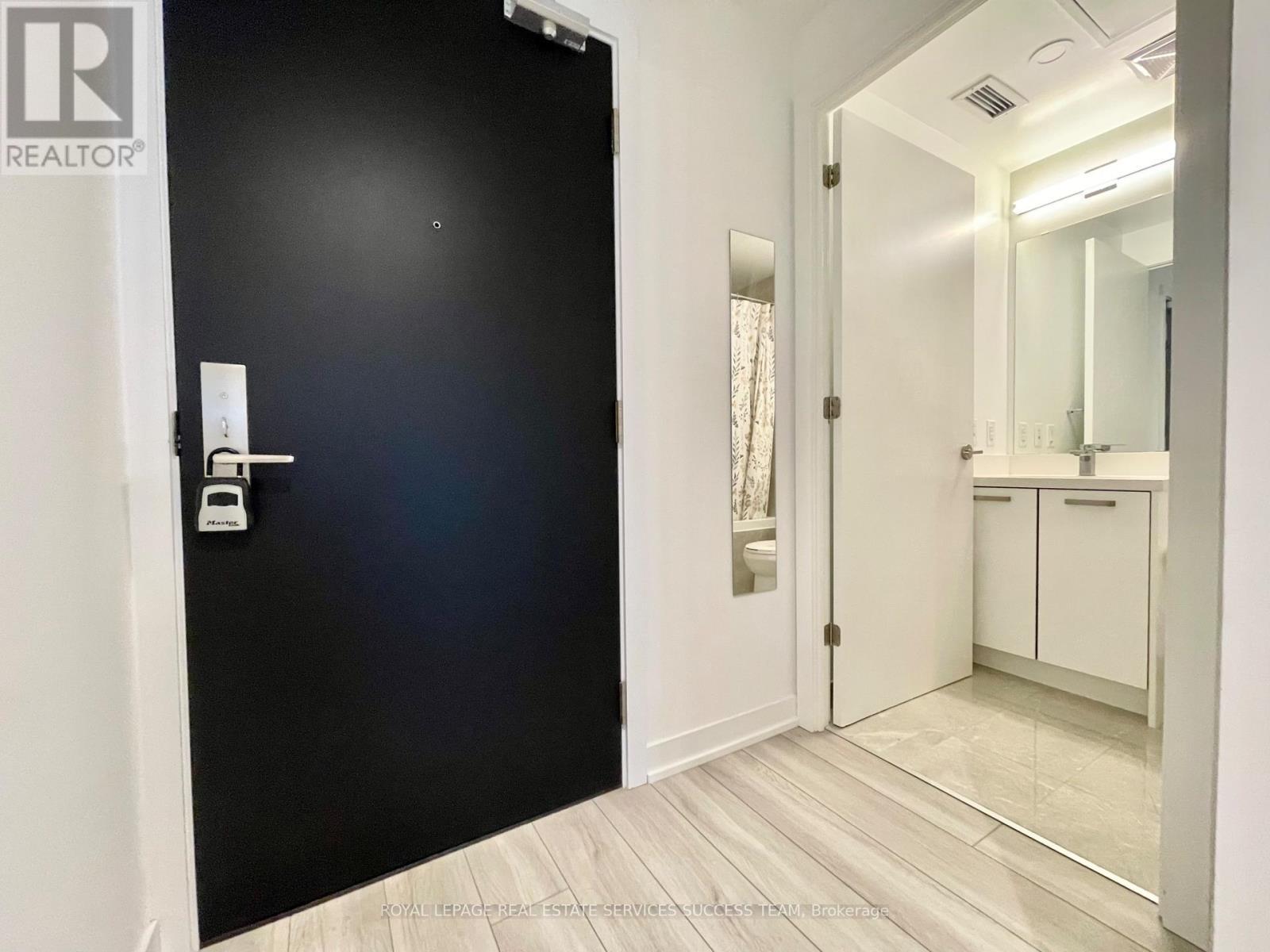 












903 - 458 RICHMOND ST W STREET

,
Toronto,




Ontario
M5V0S9

