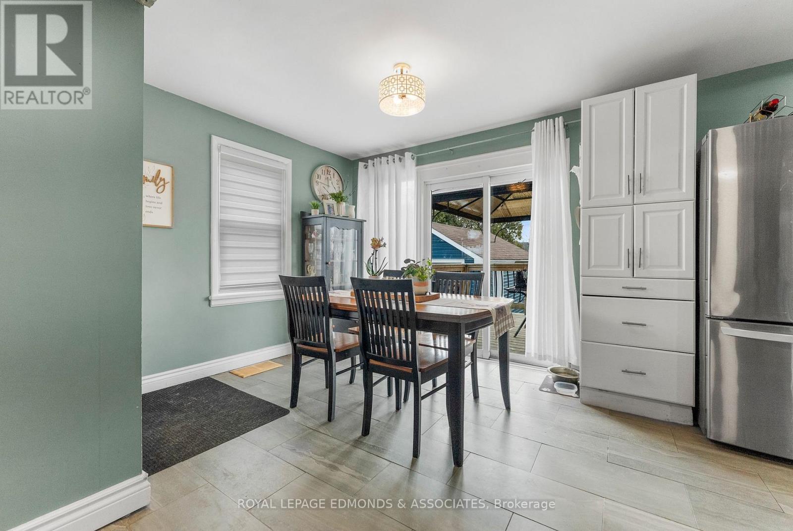 












355 JOFFRE AVENUE

,
Renfrew,




Ontario
K7V3L6

