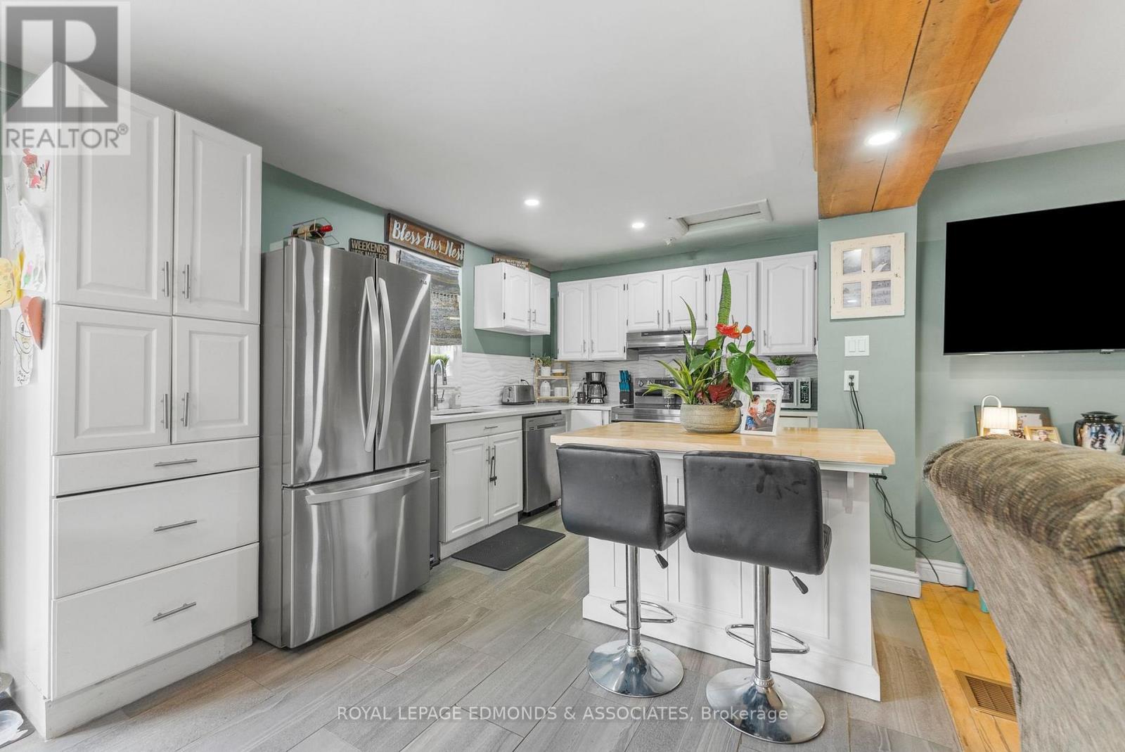 












355 JOFFRE AVENUE

,
Renfrew,




Ontario
K7V3L6

