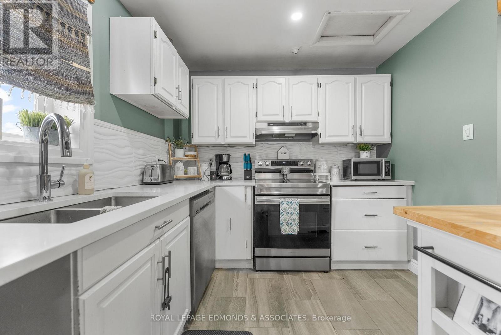 












355 JOFFRE AVENUE

,
Renfrew,




Ontario
K7V3L6

