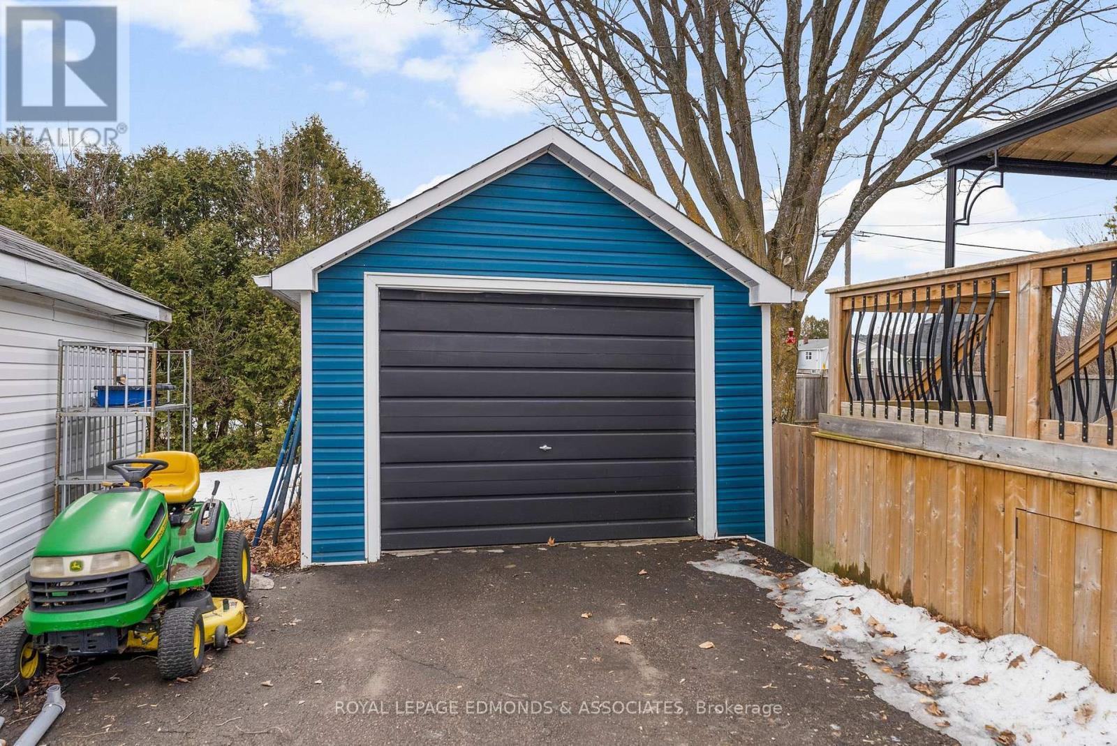 












355 JOFFRE AVENUE

,
Renfrew,




Ontario
K7V3L6

