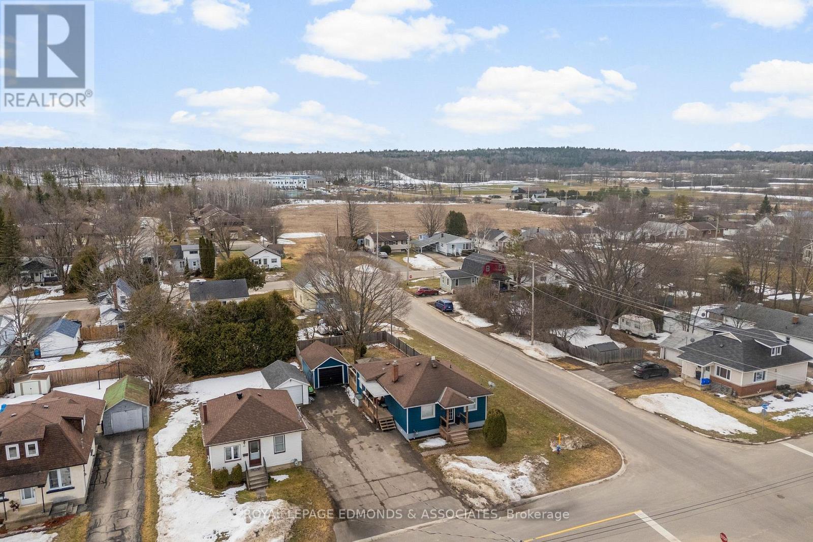 












355 JOFFRE AVENUE

,
Renfrew,




Ontario
K7V3L6

