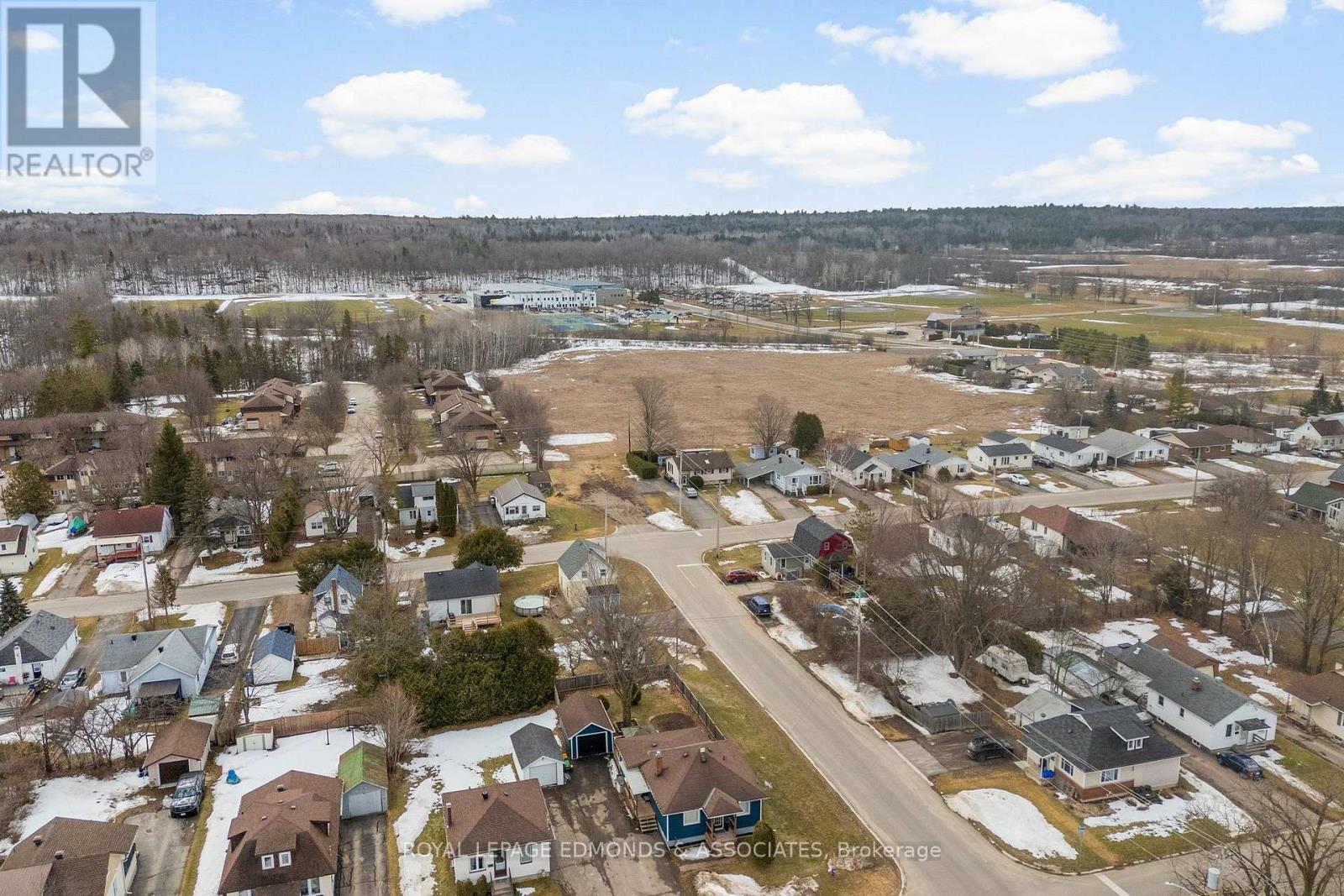 












355 JOFFRE AVENUE

,
Renfrew,




Ontario
K7V3L6

