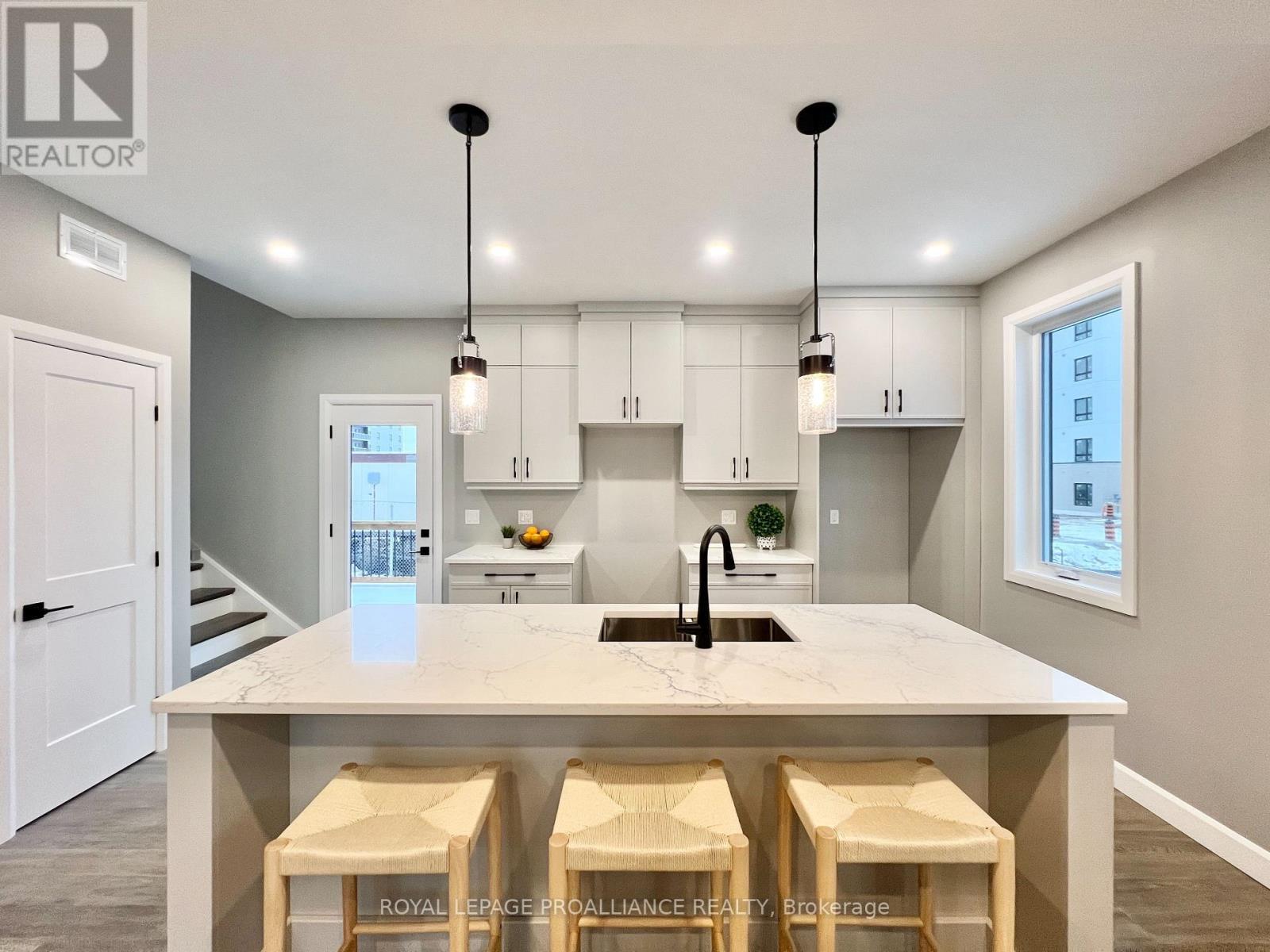 












21 HORTON COURT

,
Belleville (Belleville Ward),




Ontario
K8P0G7

