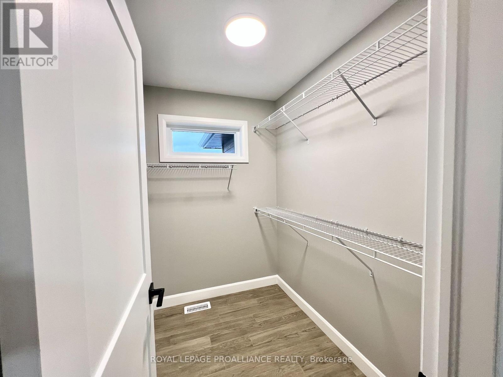 












21 HORTON COURT

,
Belleville (Belleville Ward),




Ontario
K8P0G7

