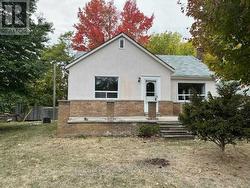 Walk to stores, restaurants & harbour