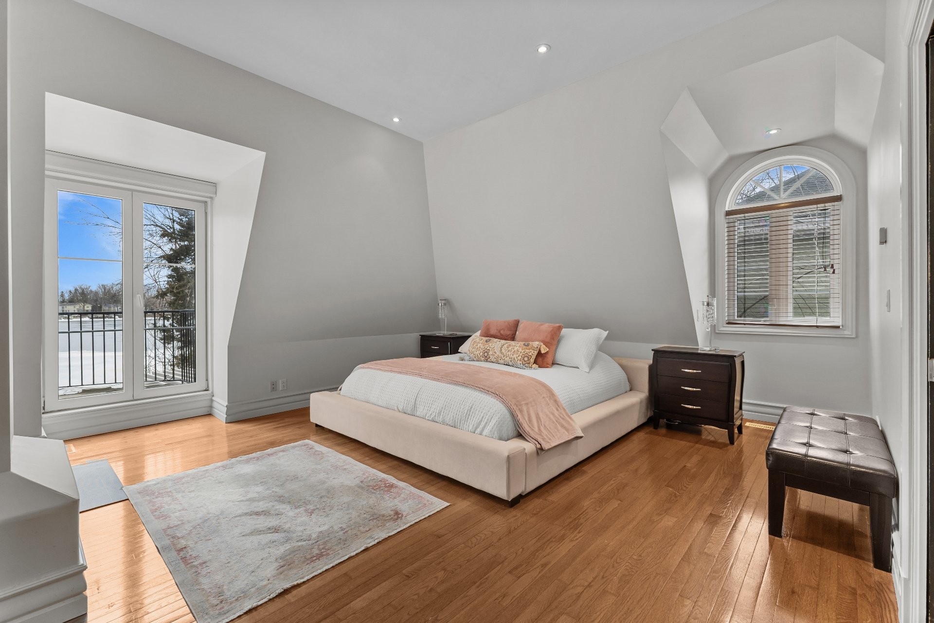 









729


Boul. Union

,
Laval (Sainte-Dorothée),




QC
H7X1X7

