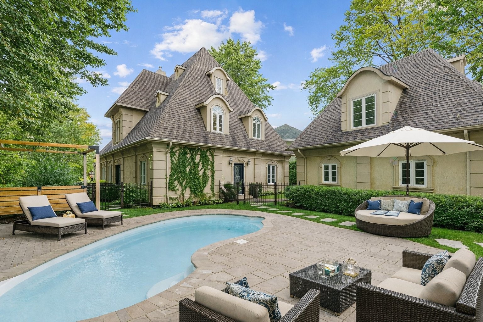 









729


Boul. Union

,
Laval (Sainte-Dorothée),




QC
H7X1X7

