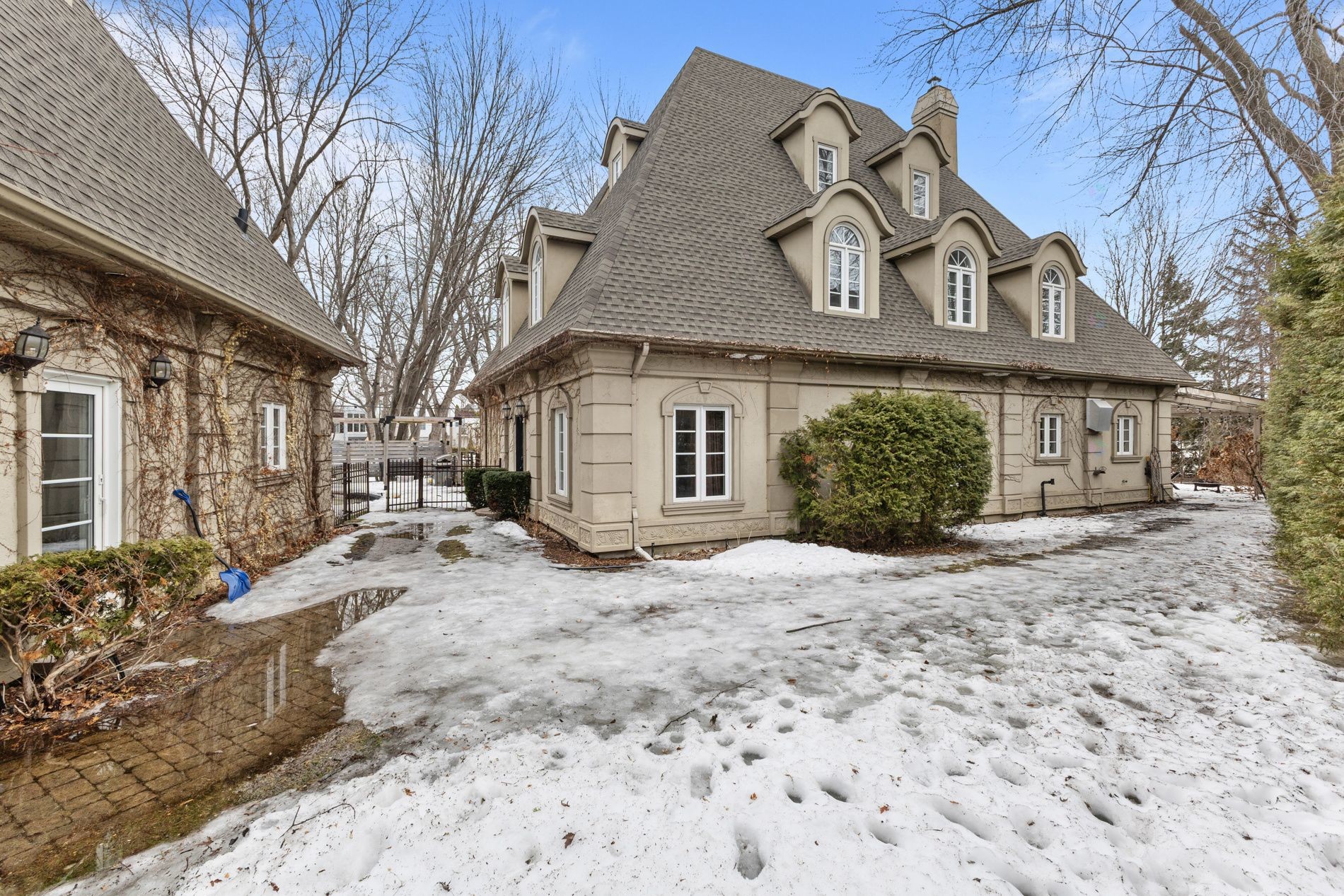 









729


Boul. Union

,
Laval (Sainte-Dorothée),




QC
H7X1X7

