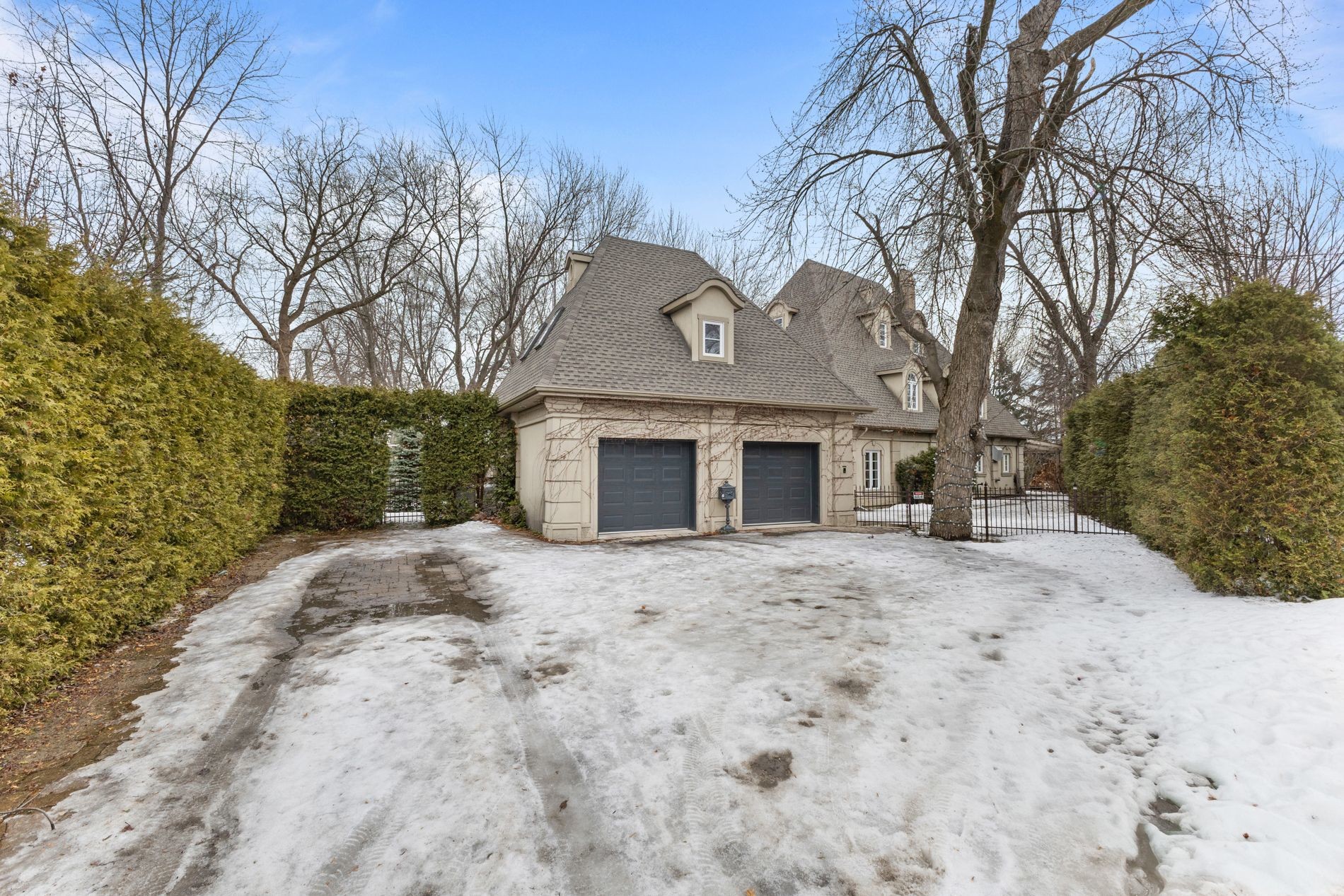 









729


Boul. Union

,
Laval (Sainte-Dorothée),




QC
H7X1X7

