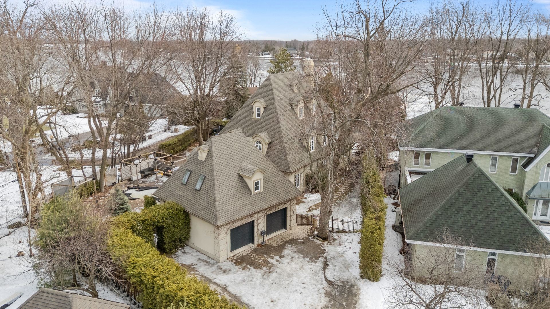 









729


Boul. Union

,
Laval (Sainte-Dorothée),




QC
H7X1X7

