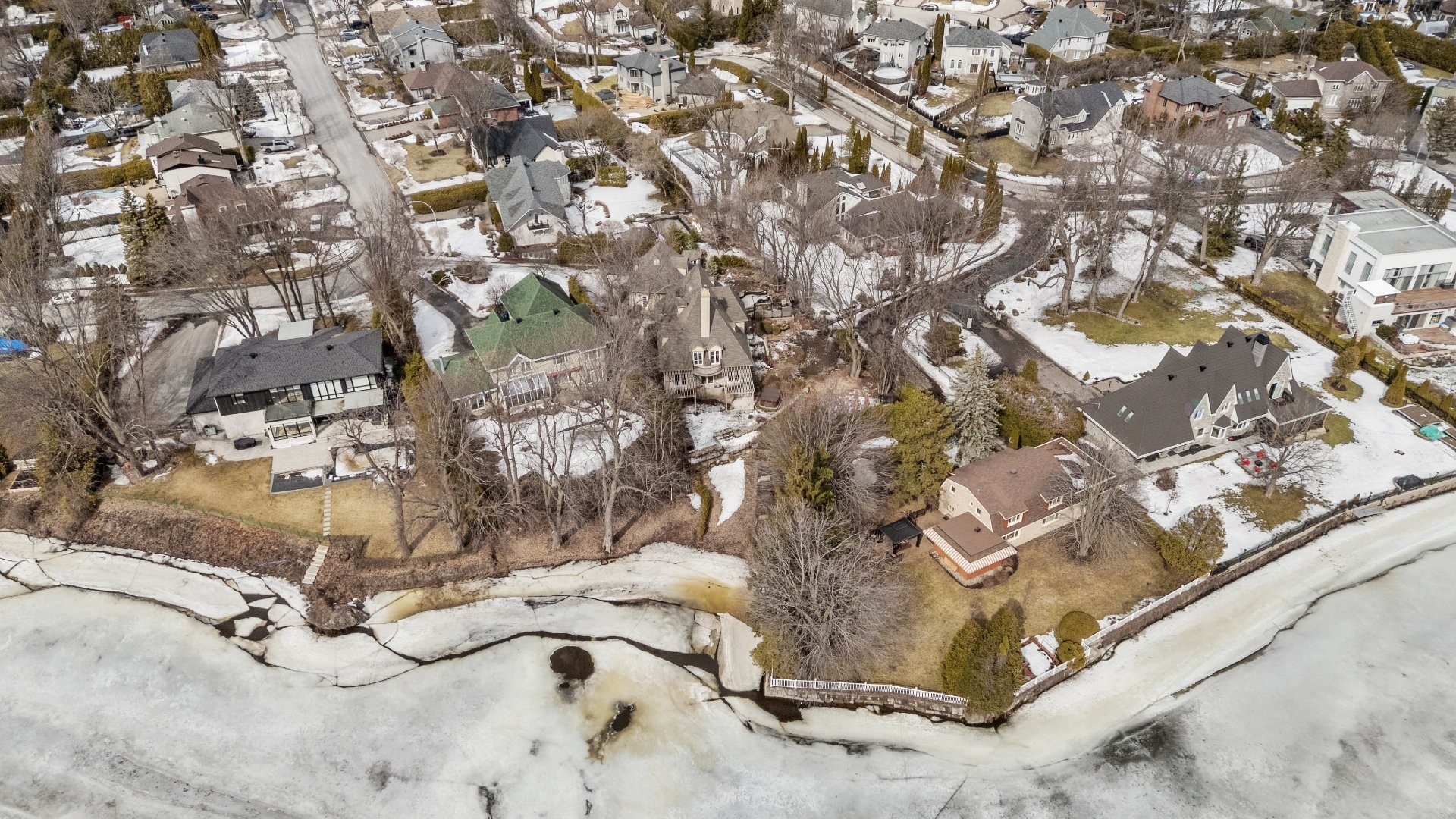 









729


Boul. Union

,
Laval (Sainte-Dorothée),




QC
H7X1X7

