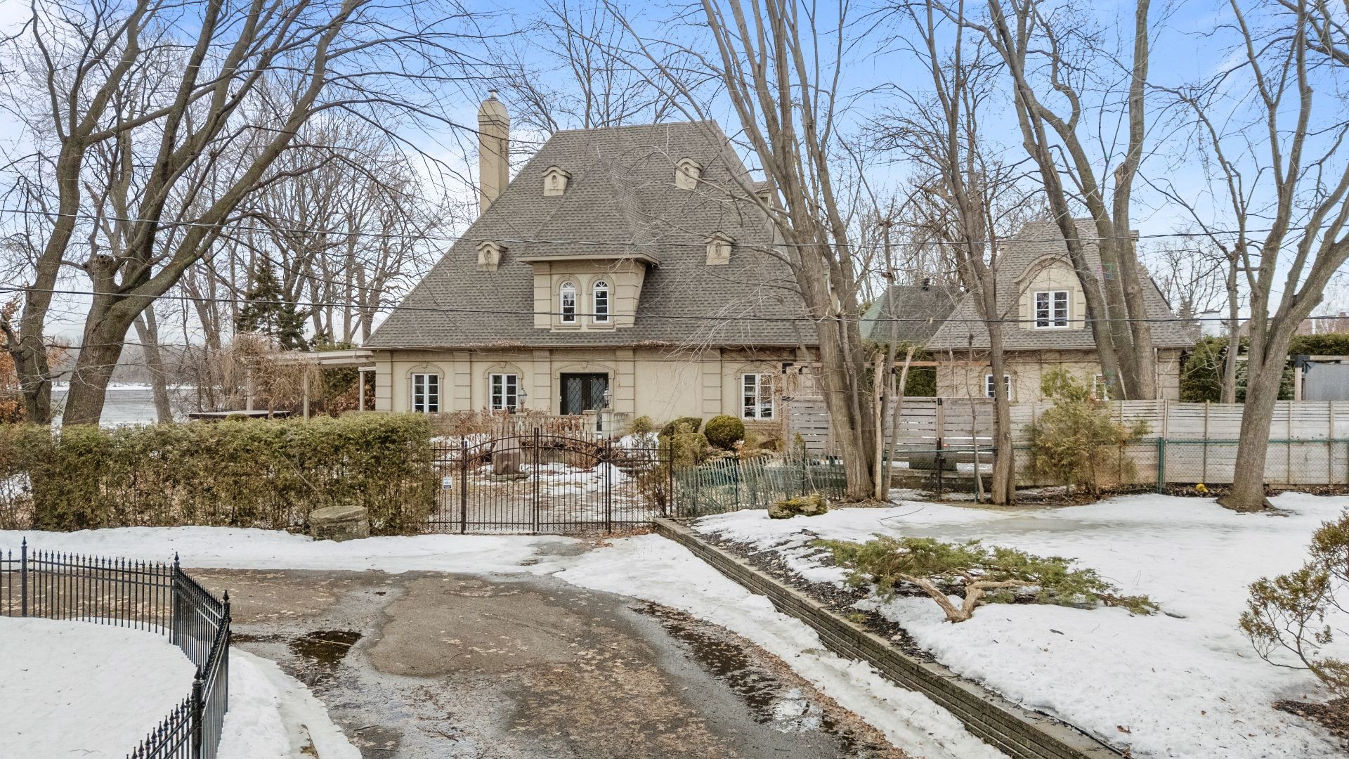 









729


Boul. Union

,
Laval (Sainte-Dorothée),




QC
H7X1X7

