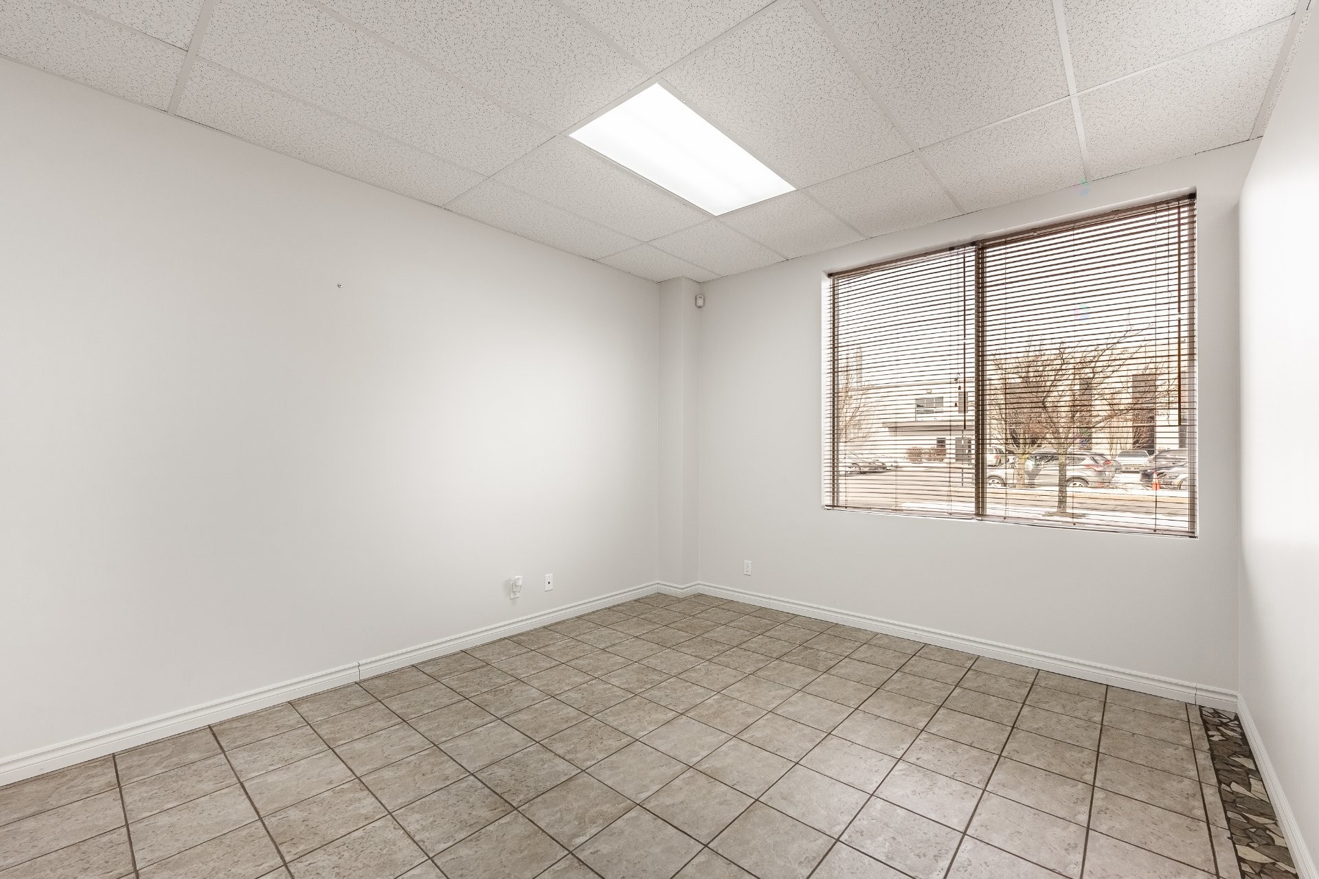 









2041A


Rue Léonard-De Vinci

,
Sainte-Julie,




QC
J3E1Z2

