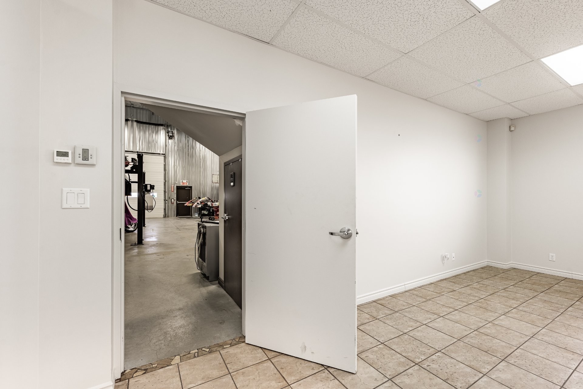 









2041A


Rue Léonard-De Vinci

,
Sainte-Julie,




QC
J3E1Z2

