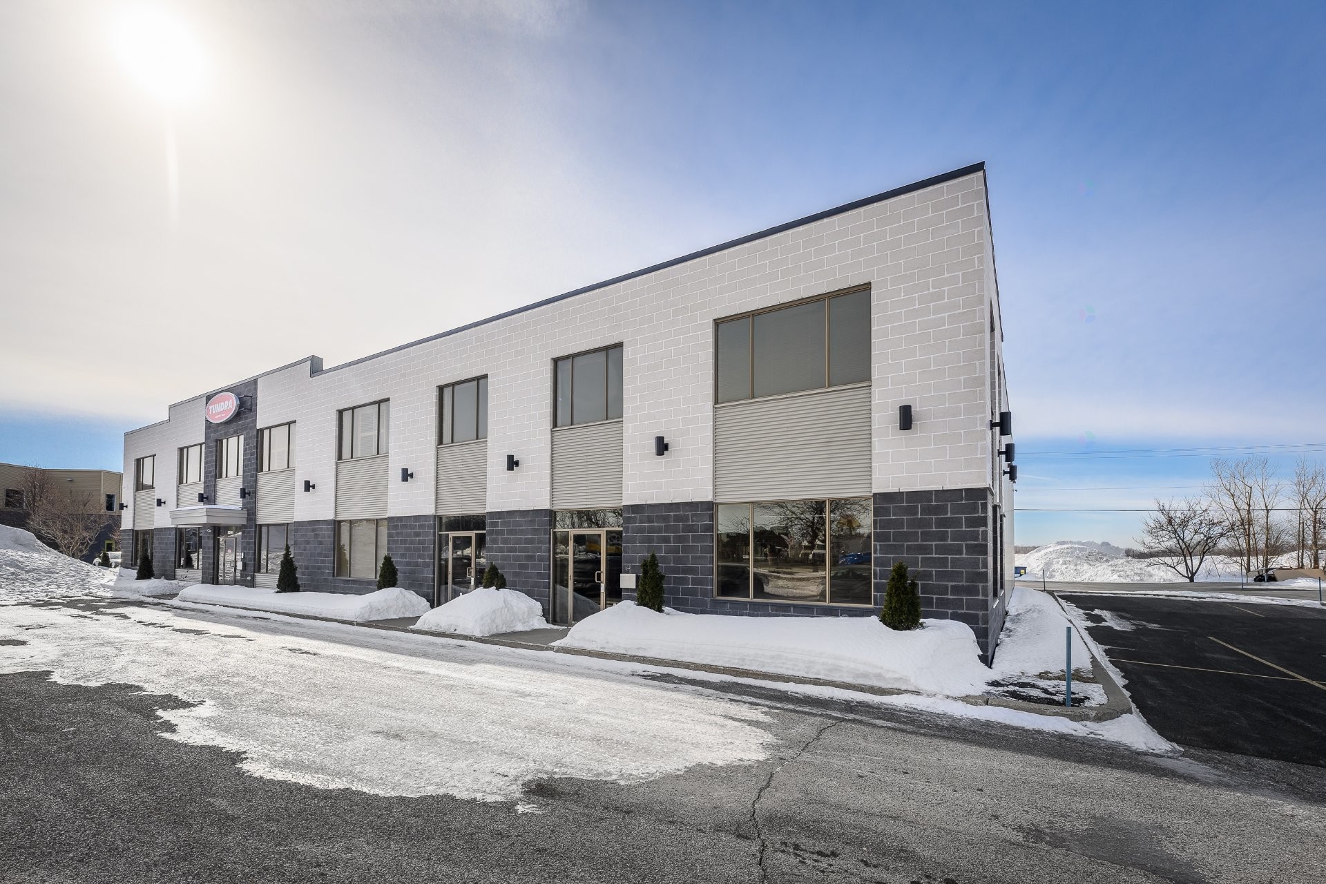 









2041A


Rue Léonard-De Vinci

,
Sainte-Julie,




QC
J3E1Z2


