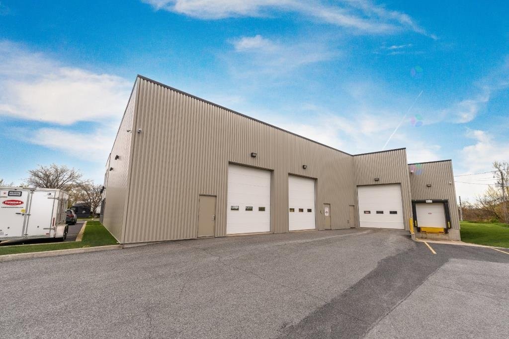 









2041A


Rue Léonard-De Vinci

,
Sainte-Julie,




QC
J3E1Z2

