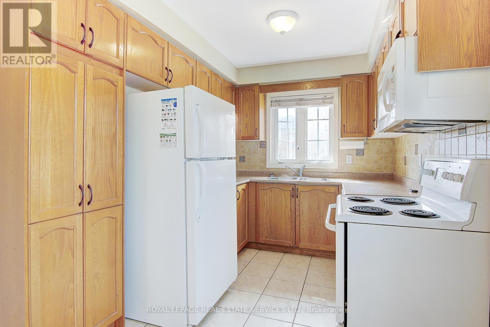 












1498 PINECLIFF ROAD

,
Oakville,




Ontario
L6M4A8

