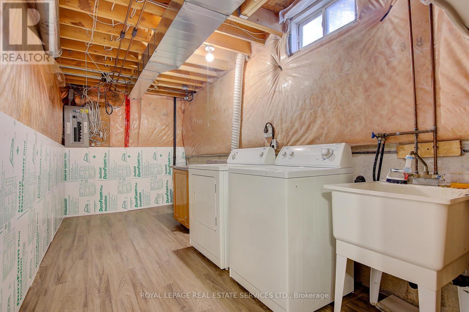 












1498 PINECLIFF ROAD

,
Oakville,




Ontario
L6M4A8

