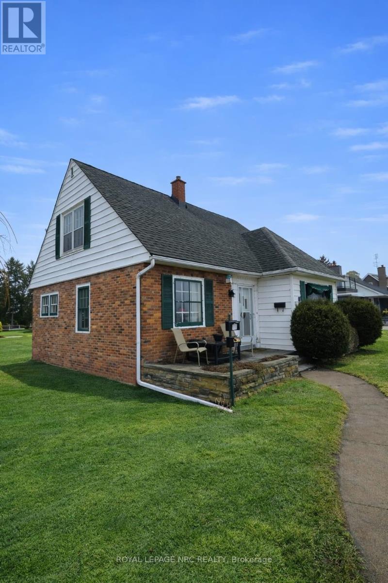 












19 LAKESHORE ROAD

,
Port Colborne (Sugarloaf),




Ontario
L3K2S2

