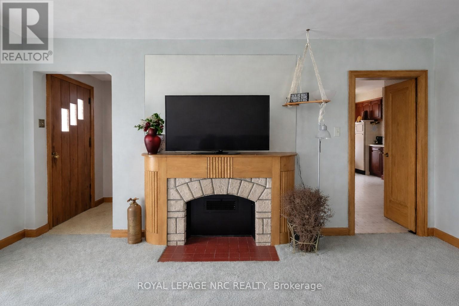 












19 LAKESHORE ROAD

,
Port Colborne (Sugarloaf),




Ontario
L3K2S2

