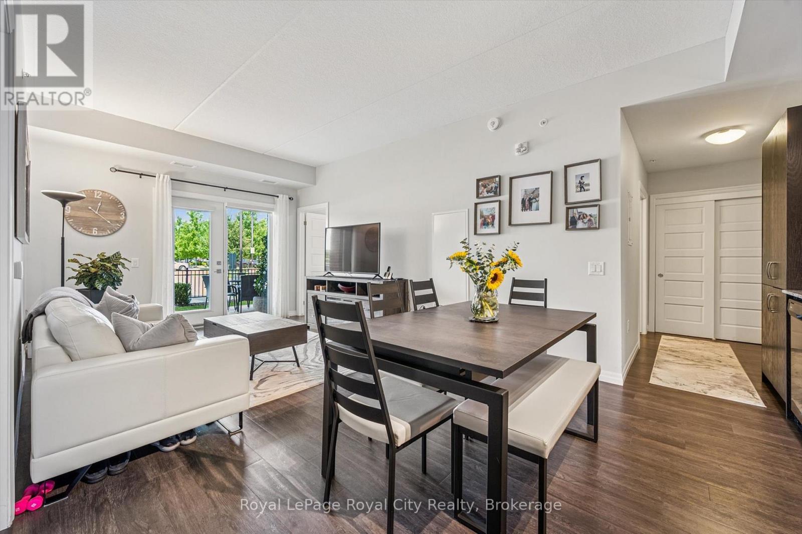 












121 - 35 KINGSBURY SQUARE

,
Guelph (Pineridge/Westminster Woods),




Ontario
N1L0J4

