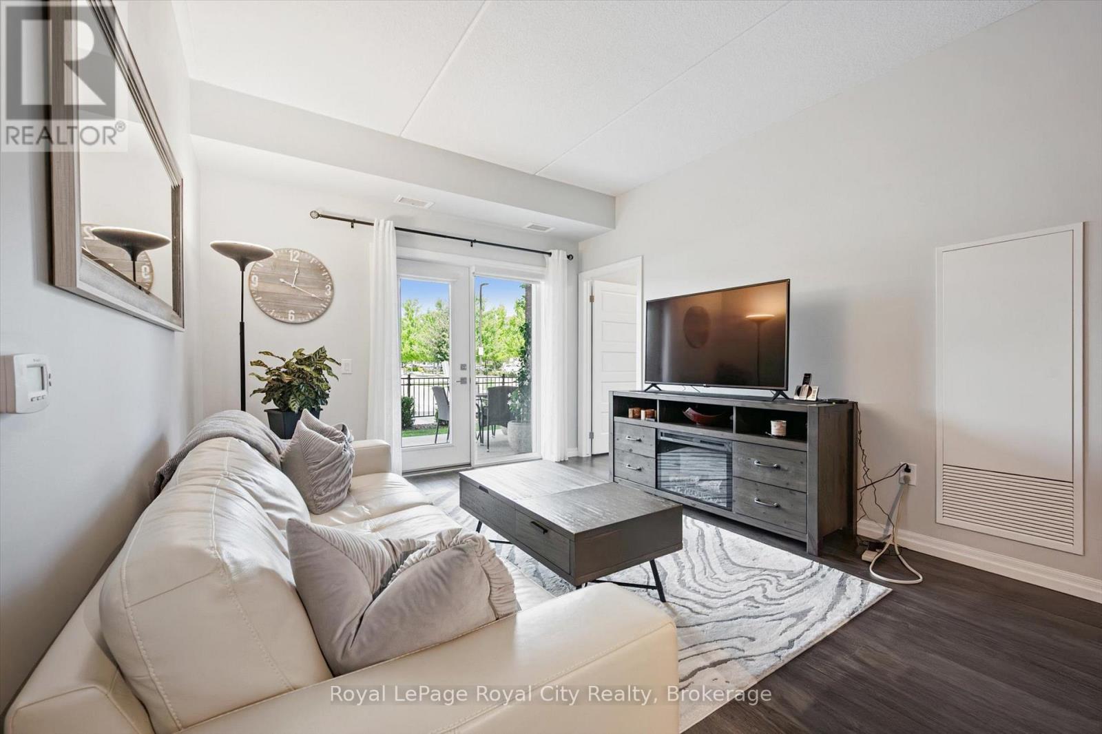 












121 - 35 KINGSBURY SQUARE

,
Guelph (Pineridge/Westminster Woods),




Ontario
N1L0J4

