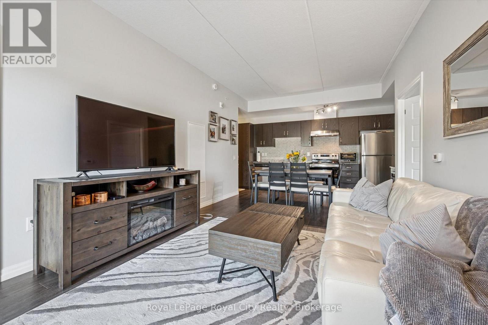 












121 - 35 KINGSBURY SQUARE

,
Guelph (Pineridge/Westminster Woods),




Ontario
N1L0J4

