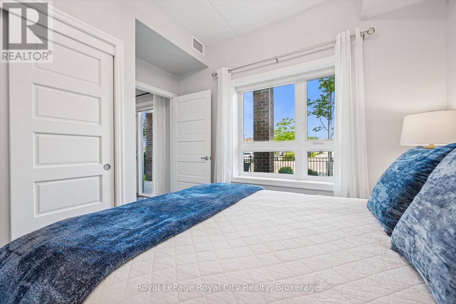 












121 - 35 KINGSBURY SQUARE

,
Guelph (Pineridge/Westminster Woods),




Ontario
N1L0J4

