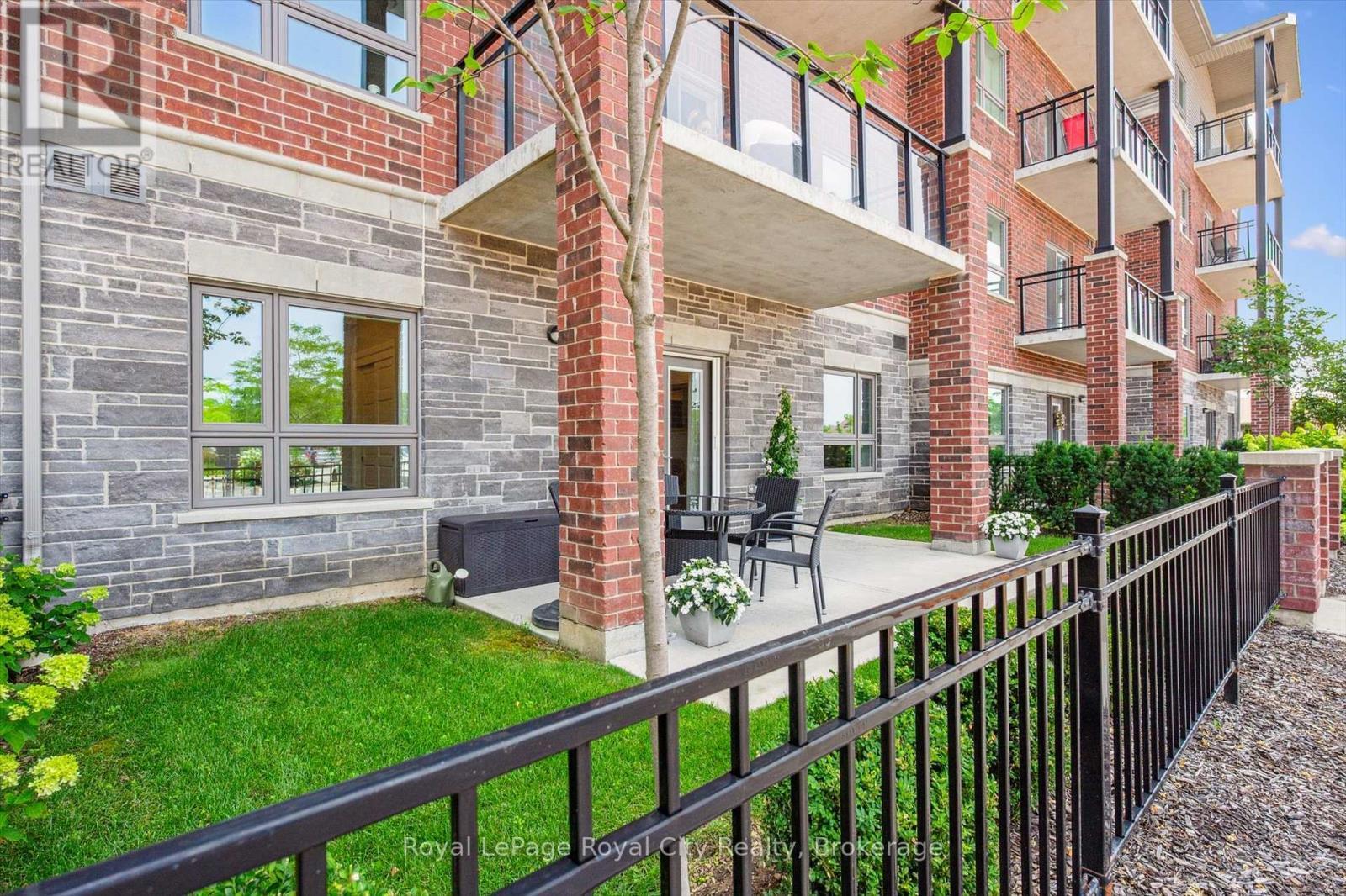 












121 - 35 KINGSBURY SQUARE

,
Guelph (Pineridge/Westminster Woods),




Ontario
N1L0J4

