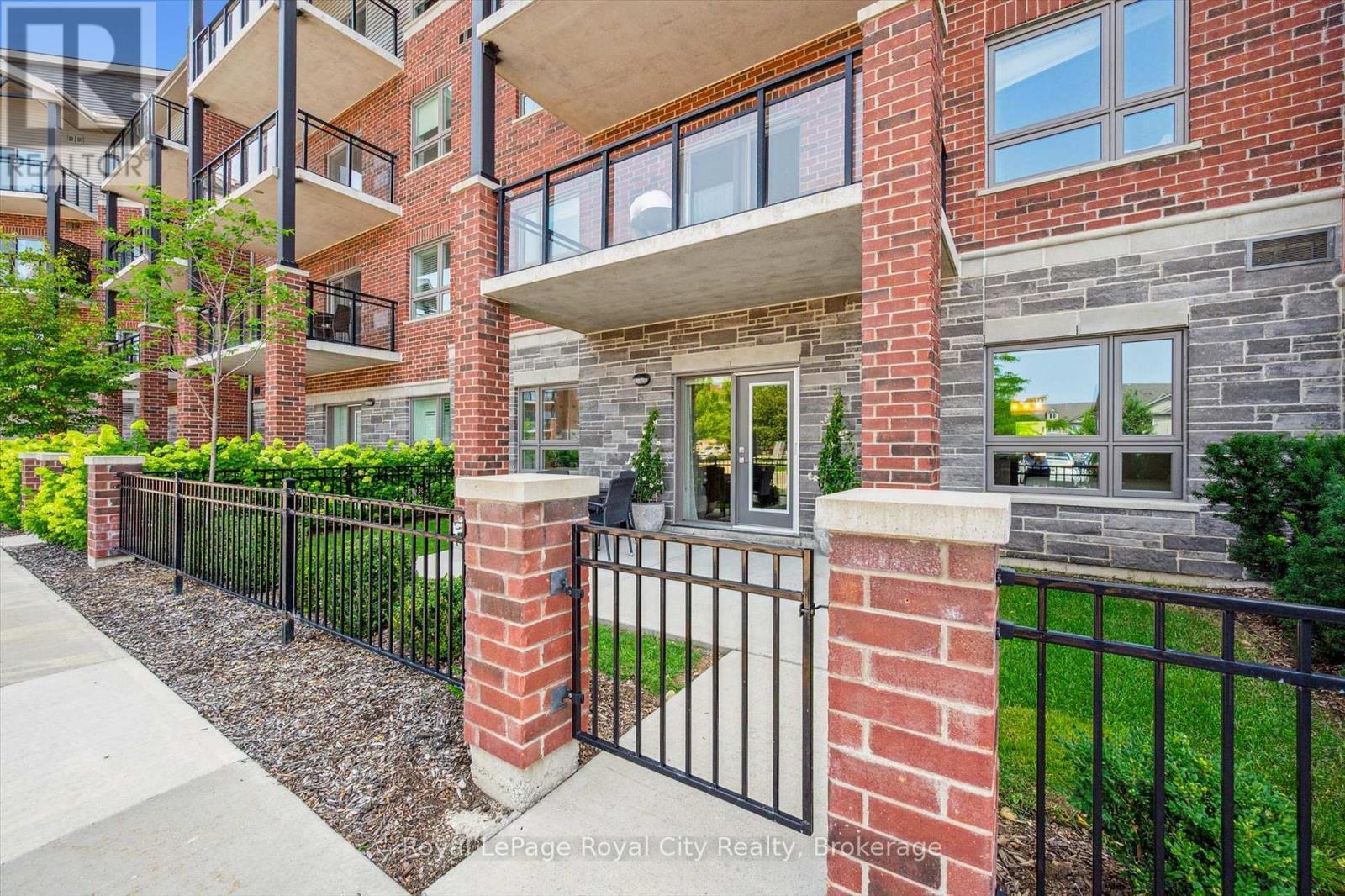 












121 - 35 KINGSBURY SQUARE

,
Guelph (Pineridge/Westminster Woods),




Ontario
N1L0J4

