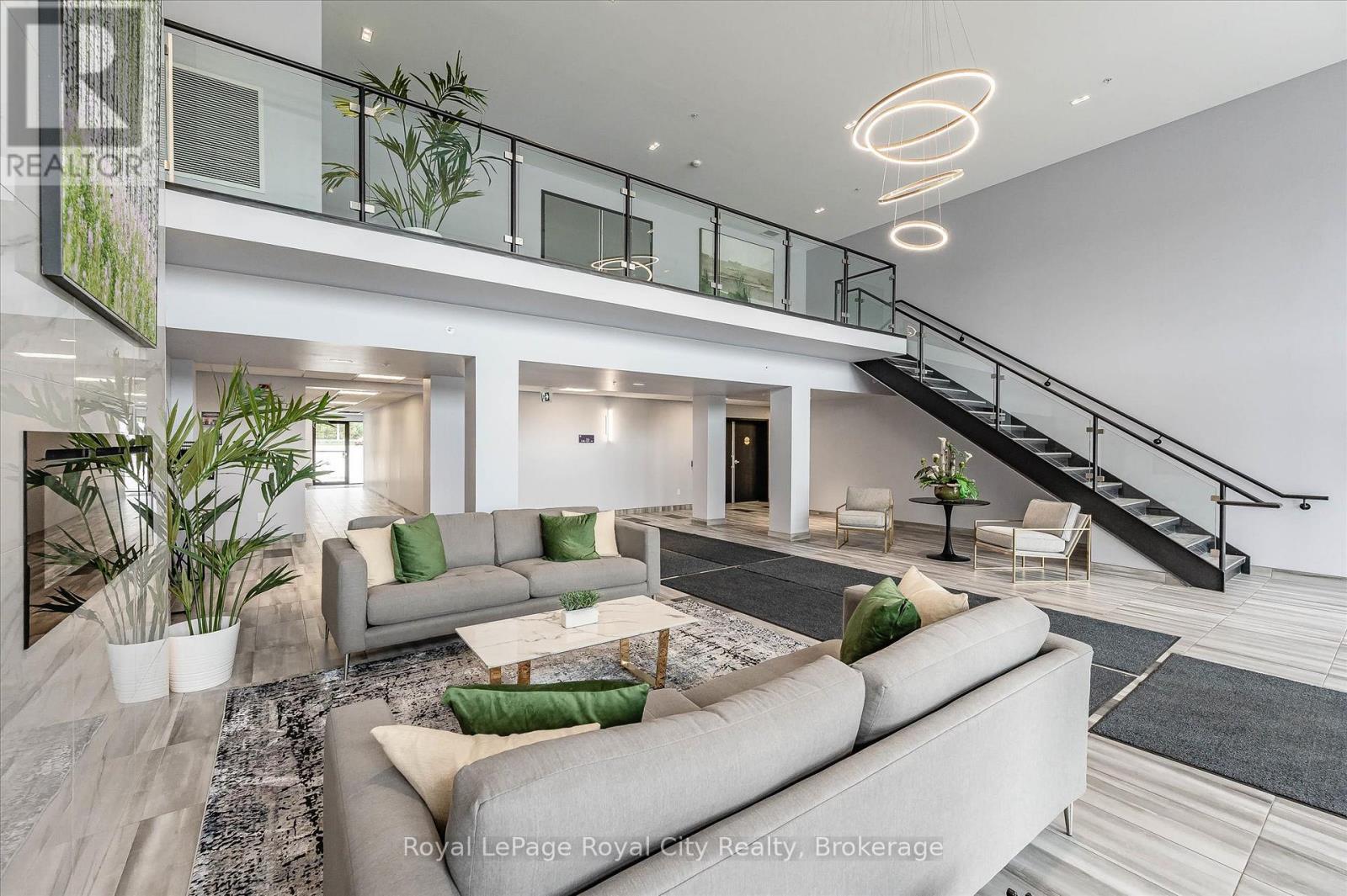 












121 - 35 KINGSBURY SQUARE

,
Guelph (Pineridge/Westminster Woods),




Ontario
N1L0J4

